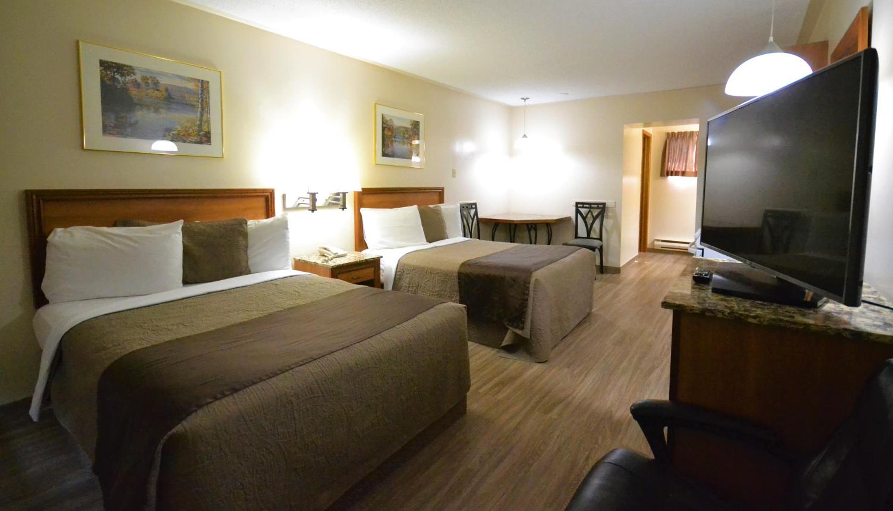 Deluxe Double Room with Two Double Beds - Photo 4