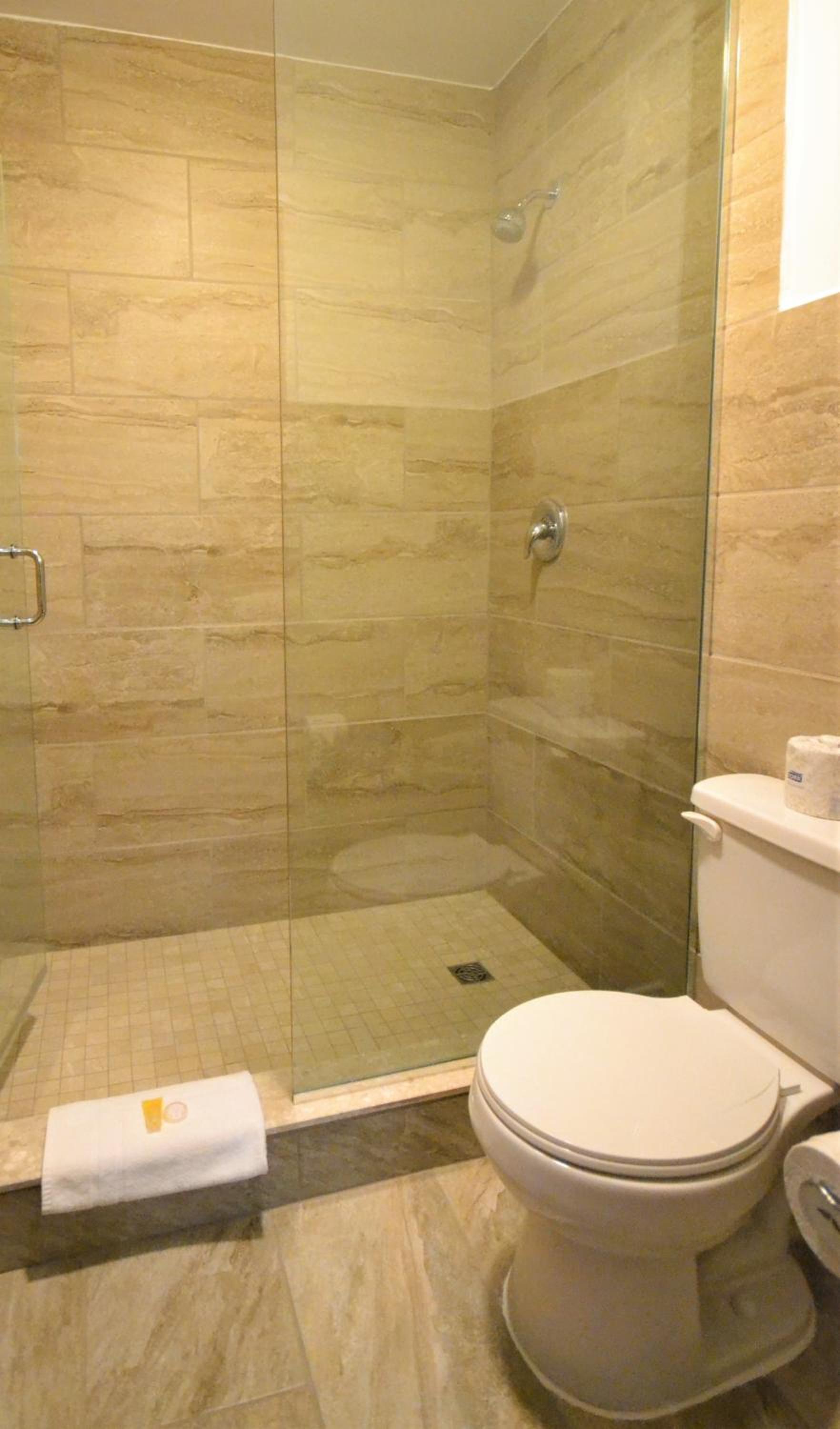 One-Bedroom Suite - Photo 5