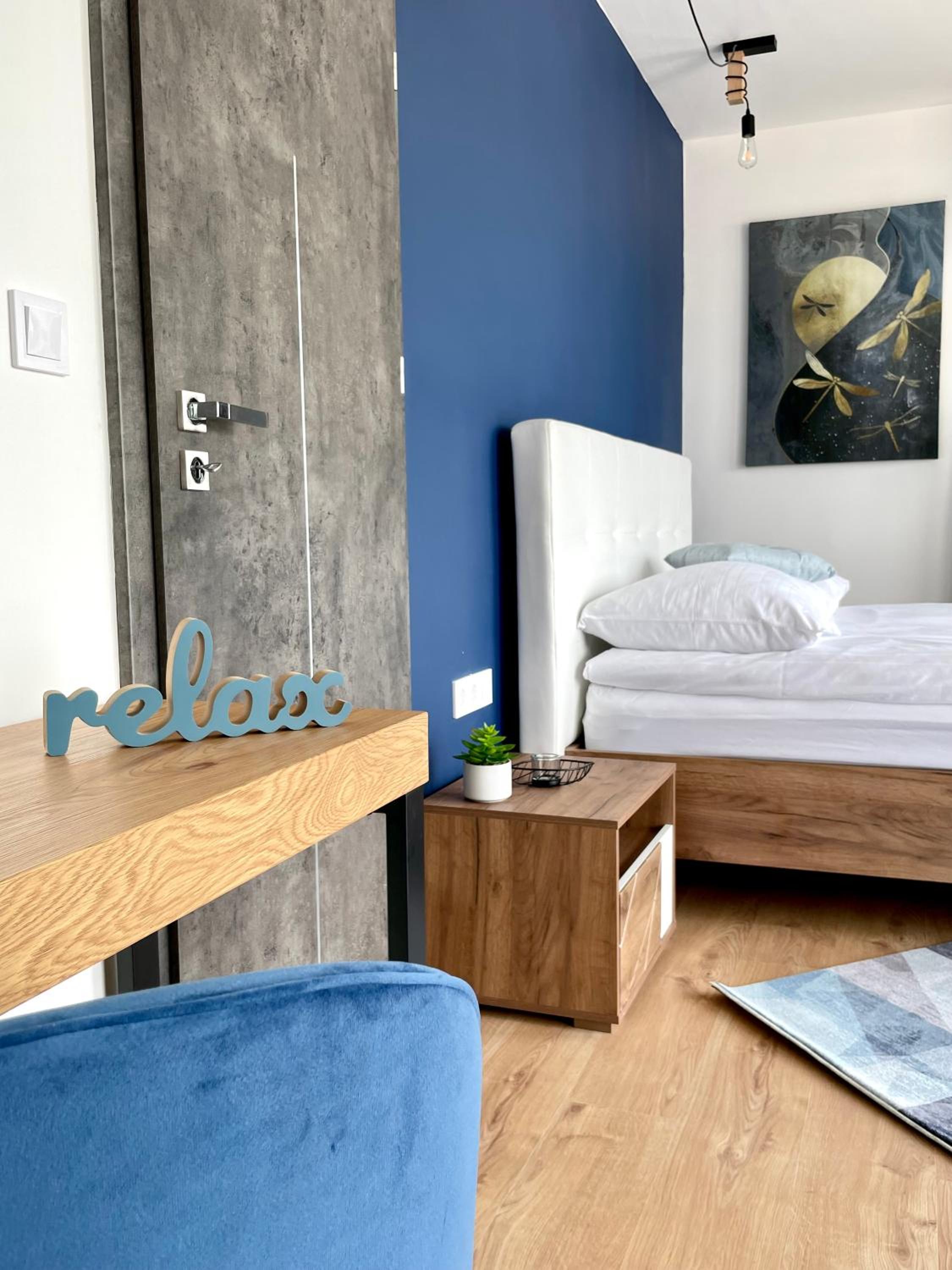 Deluxe King Room - Photo 12