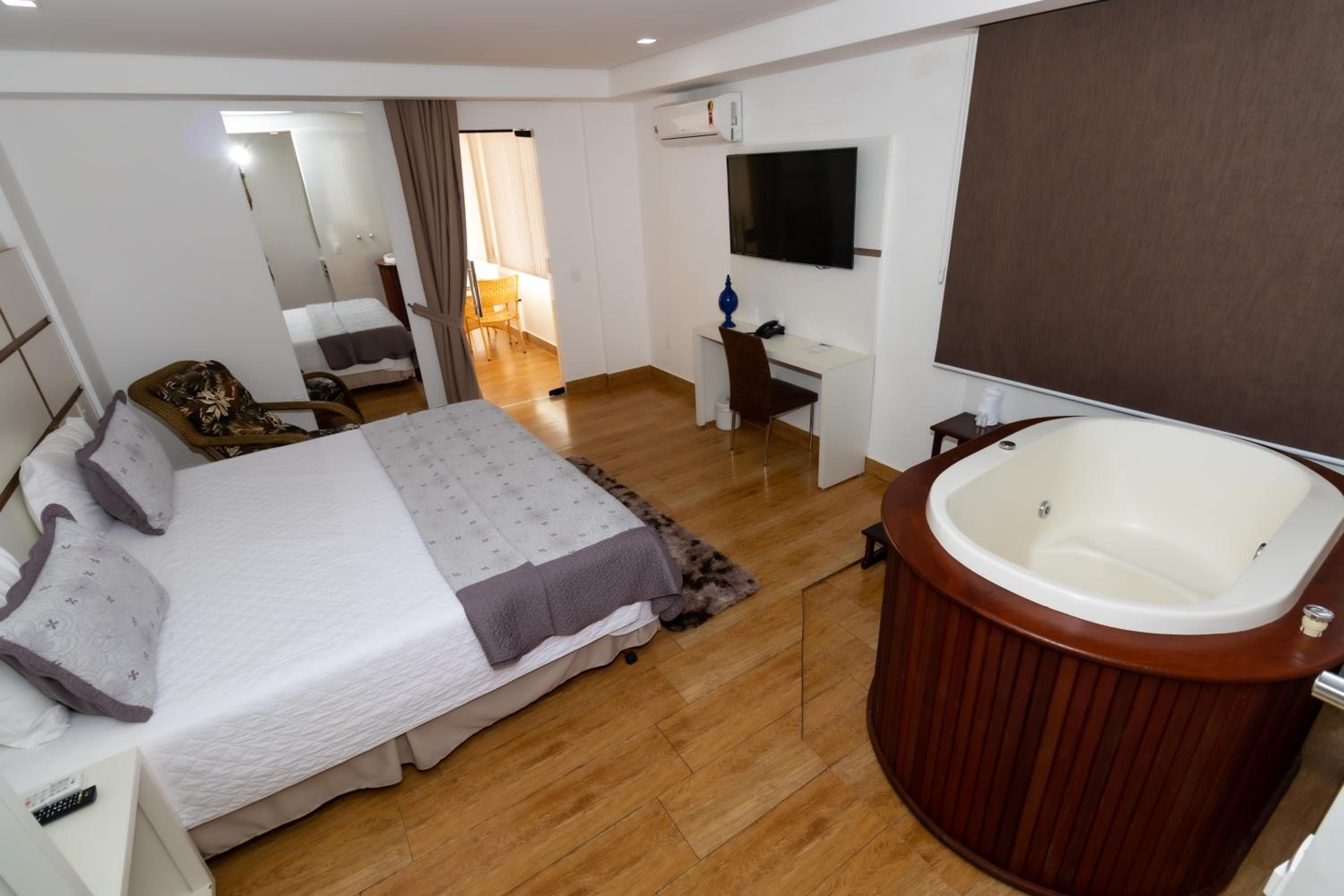 Suite with Lake View