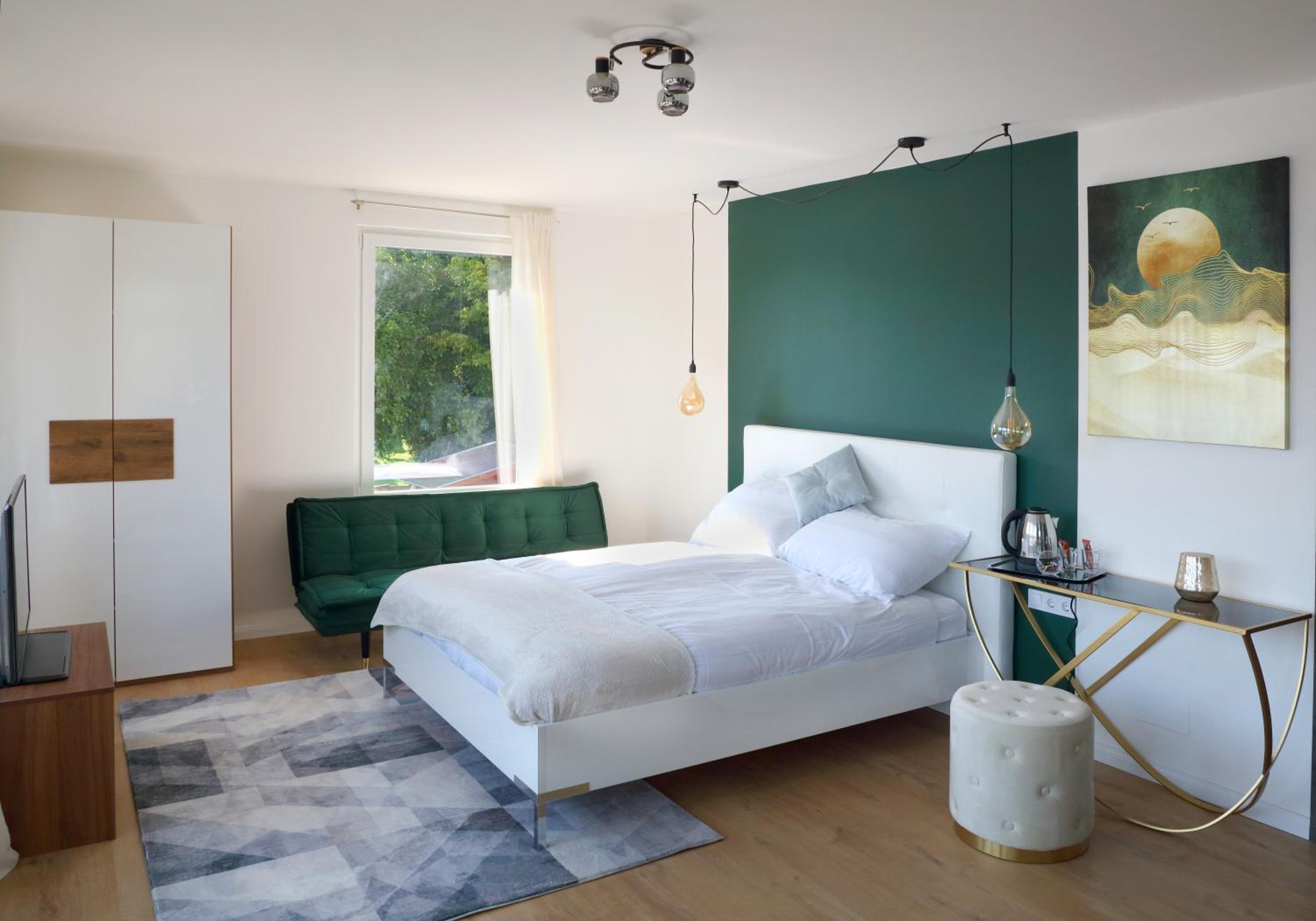 Deluxe Queen Room - Photo 17