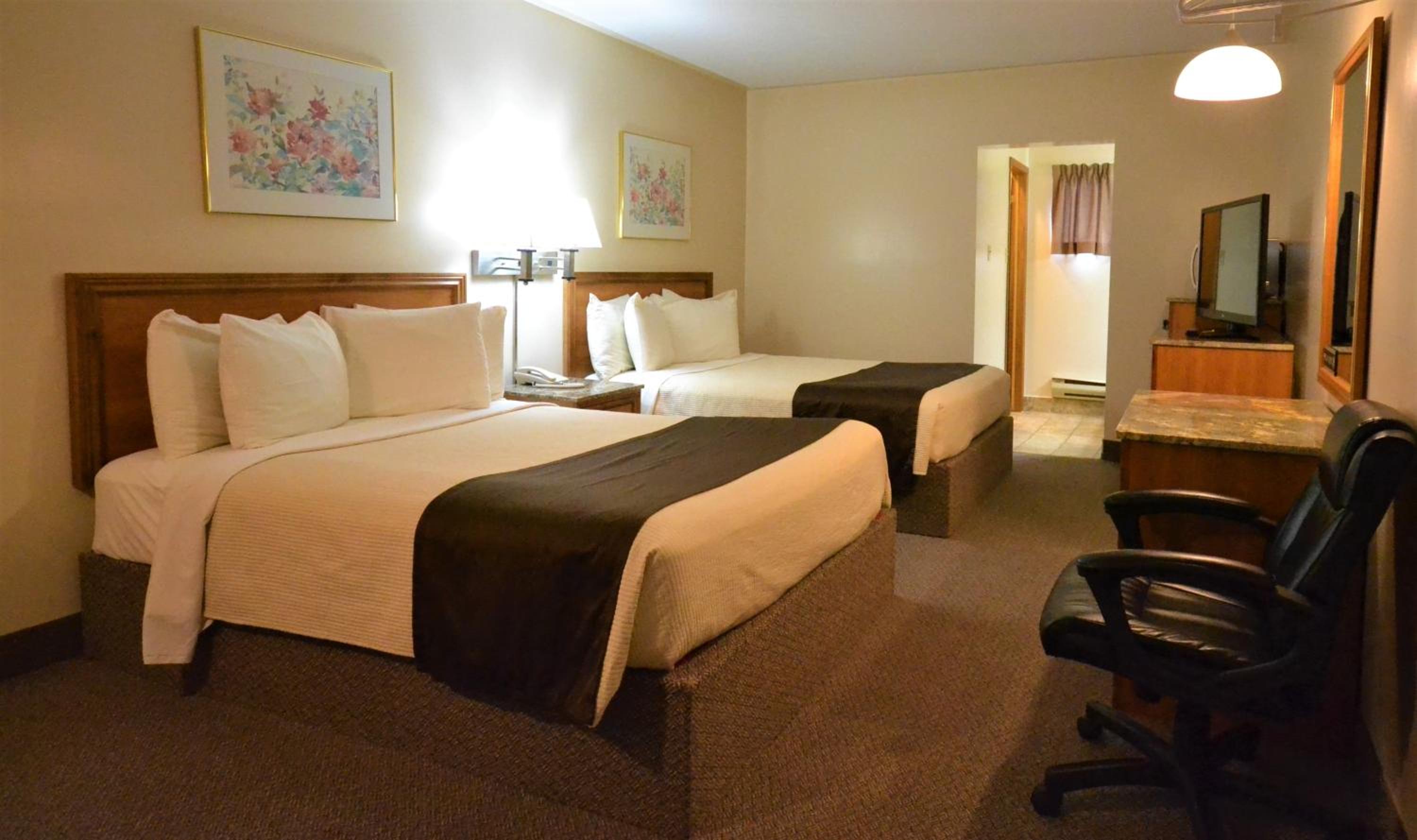Queen Room with Two Queen Beds - Photo 6