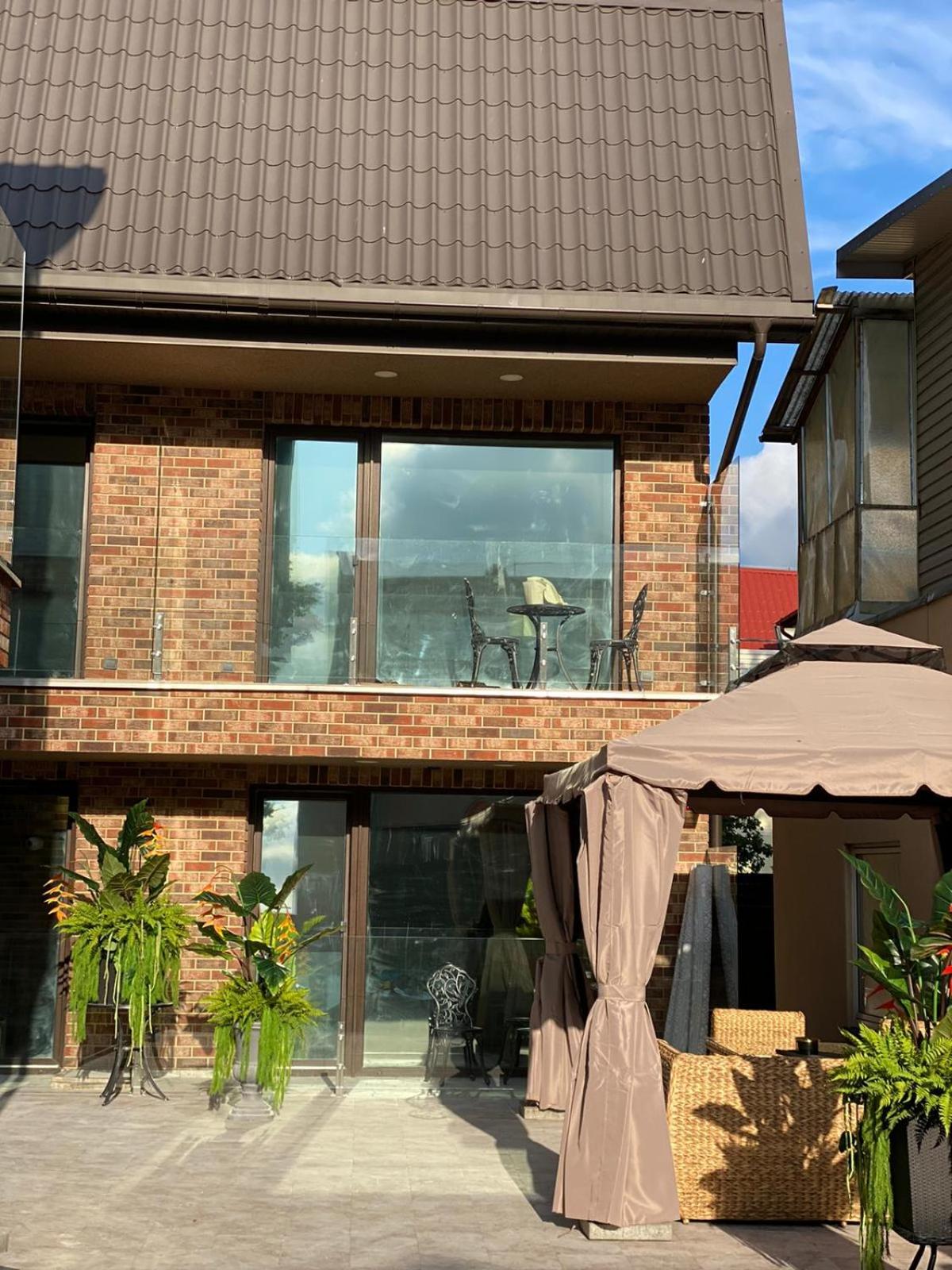 Double Room with Pool View - Photo 8