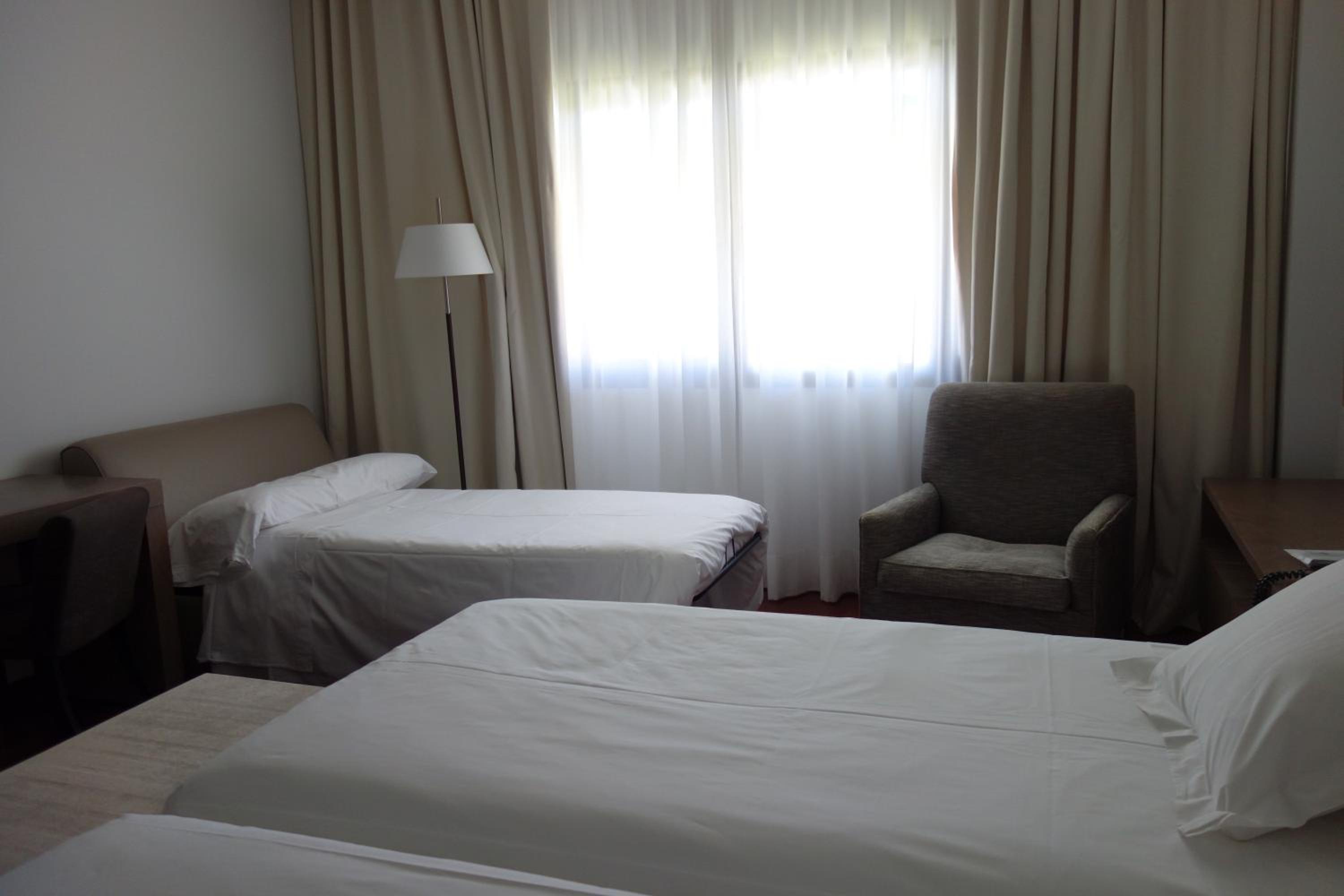 Standar Double Room (2 Adutls+1 Child) - Photo 13