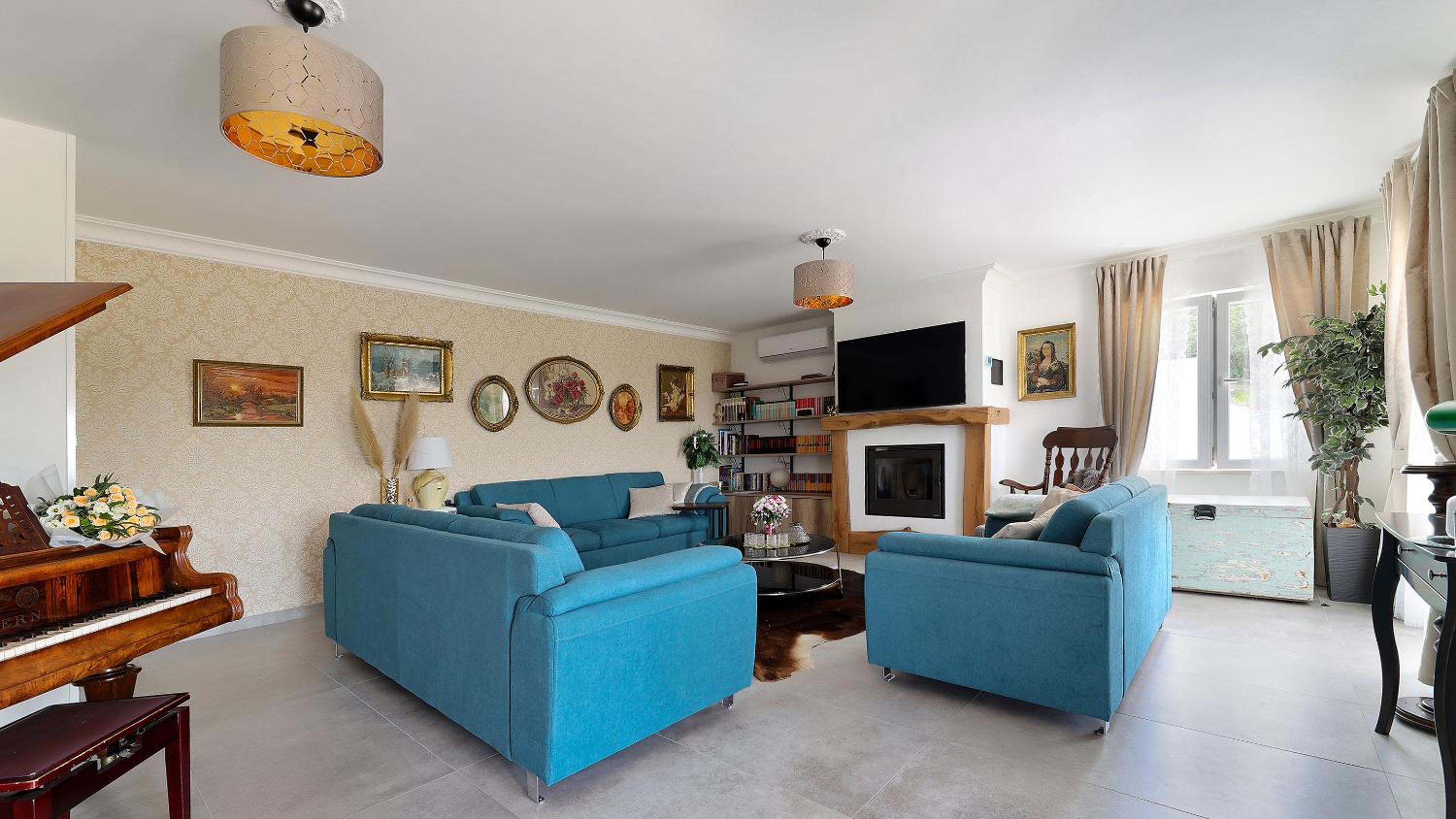 Villa photo 1