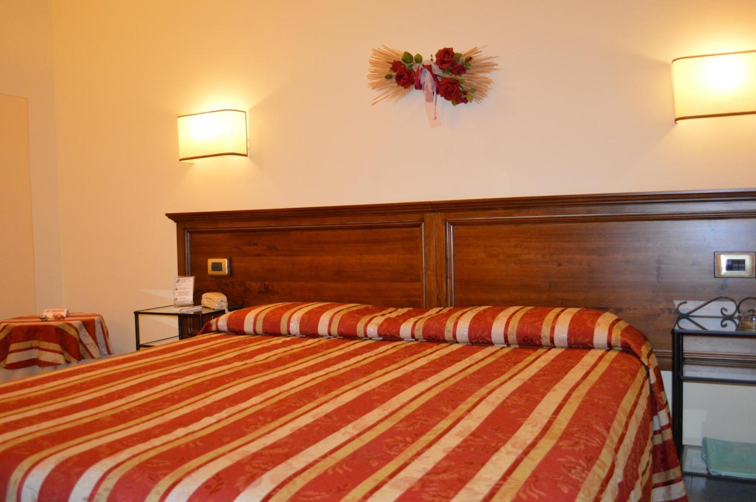 Double Room - Photo 6