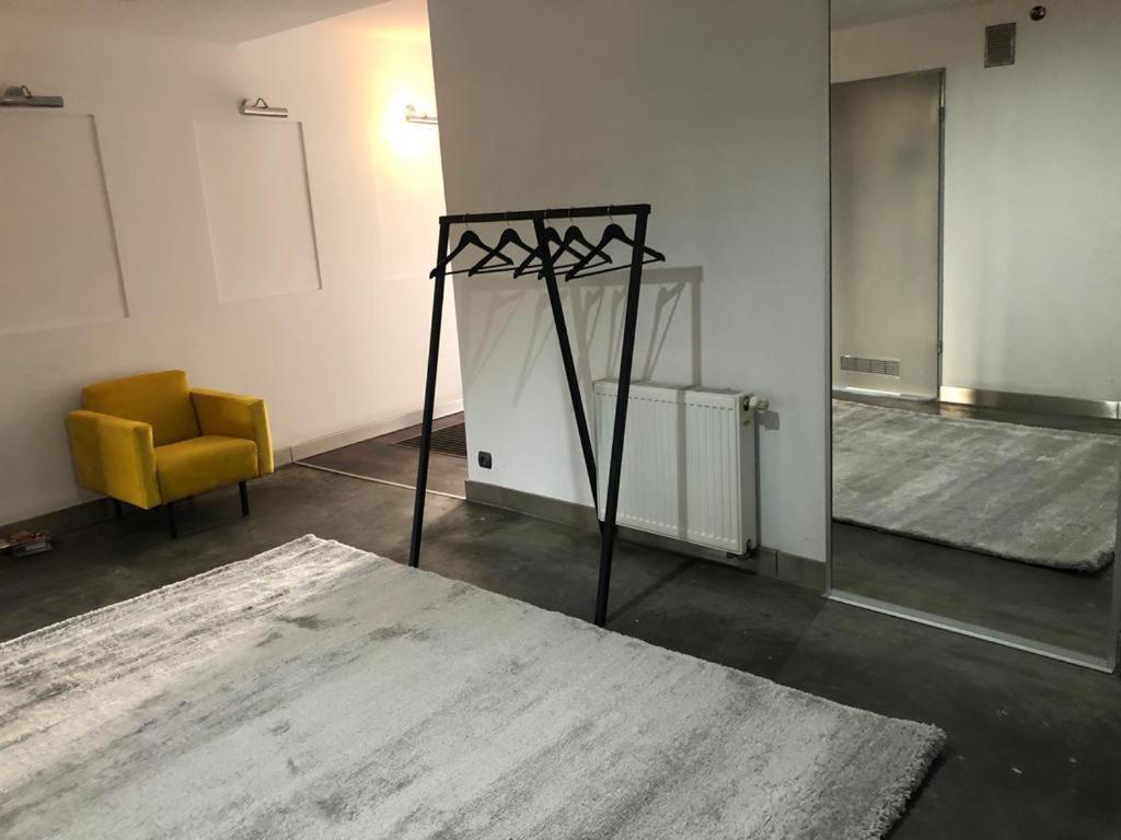 One-Bedroom Apartment - Photo 3
