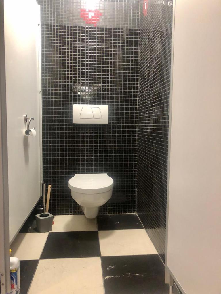 One-Bedroom Apartment - Photo 12