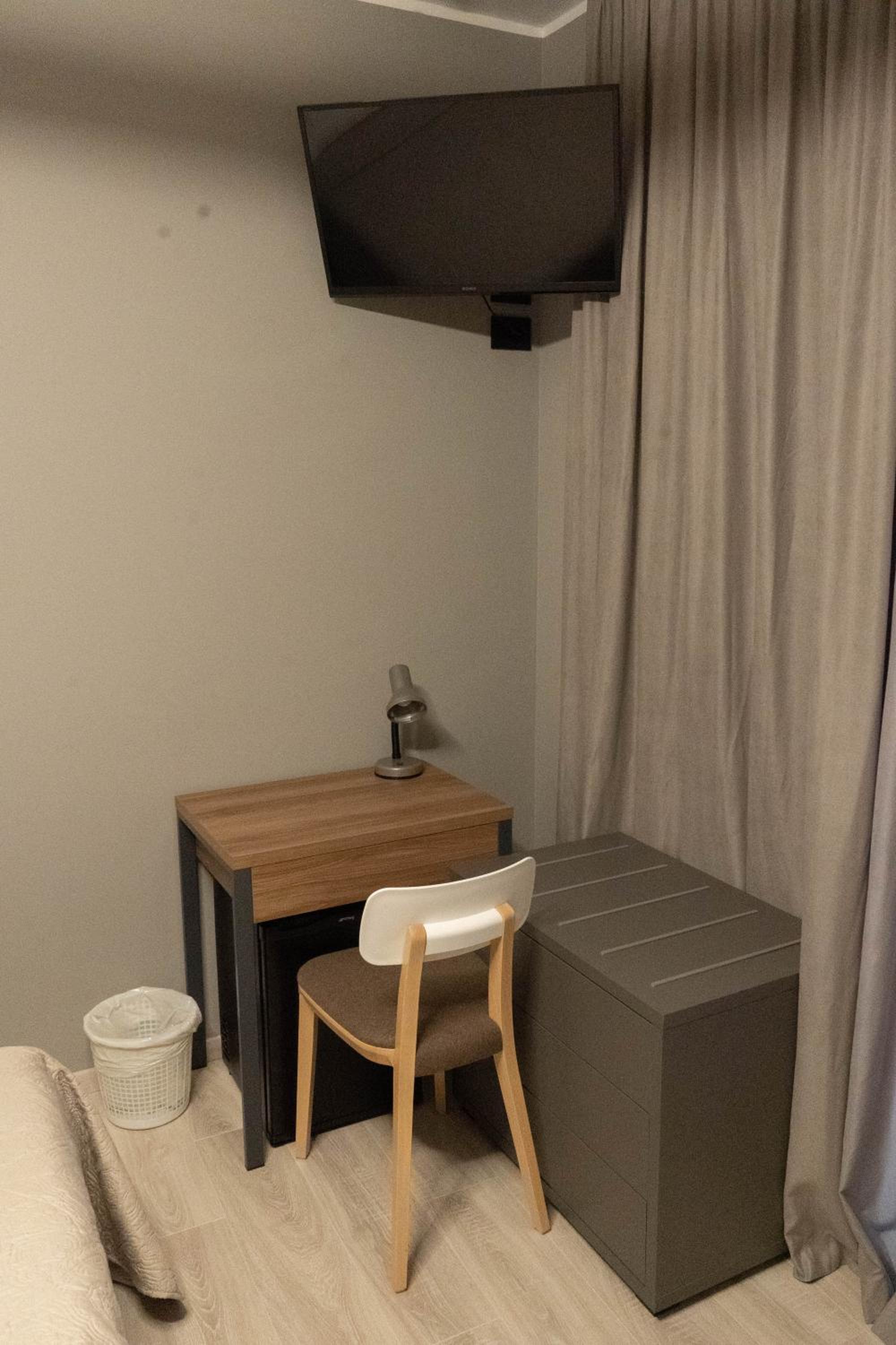 Double or Twin Room - Photo 8