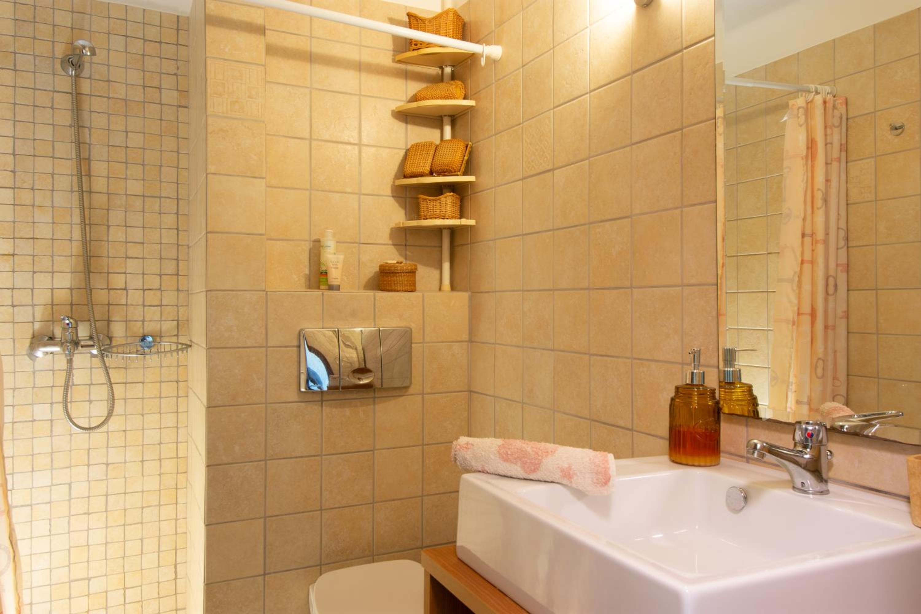 One-Bedroom House - Photo 9