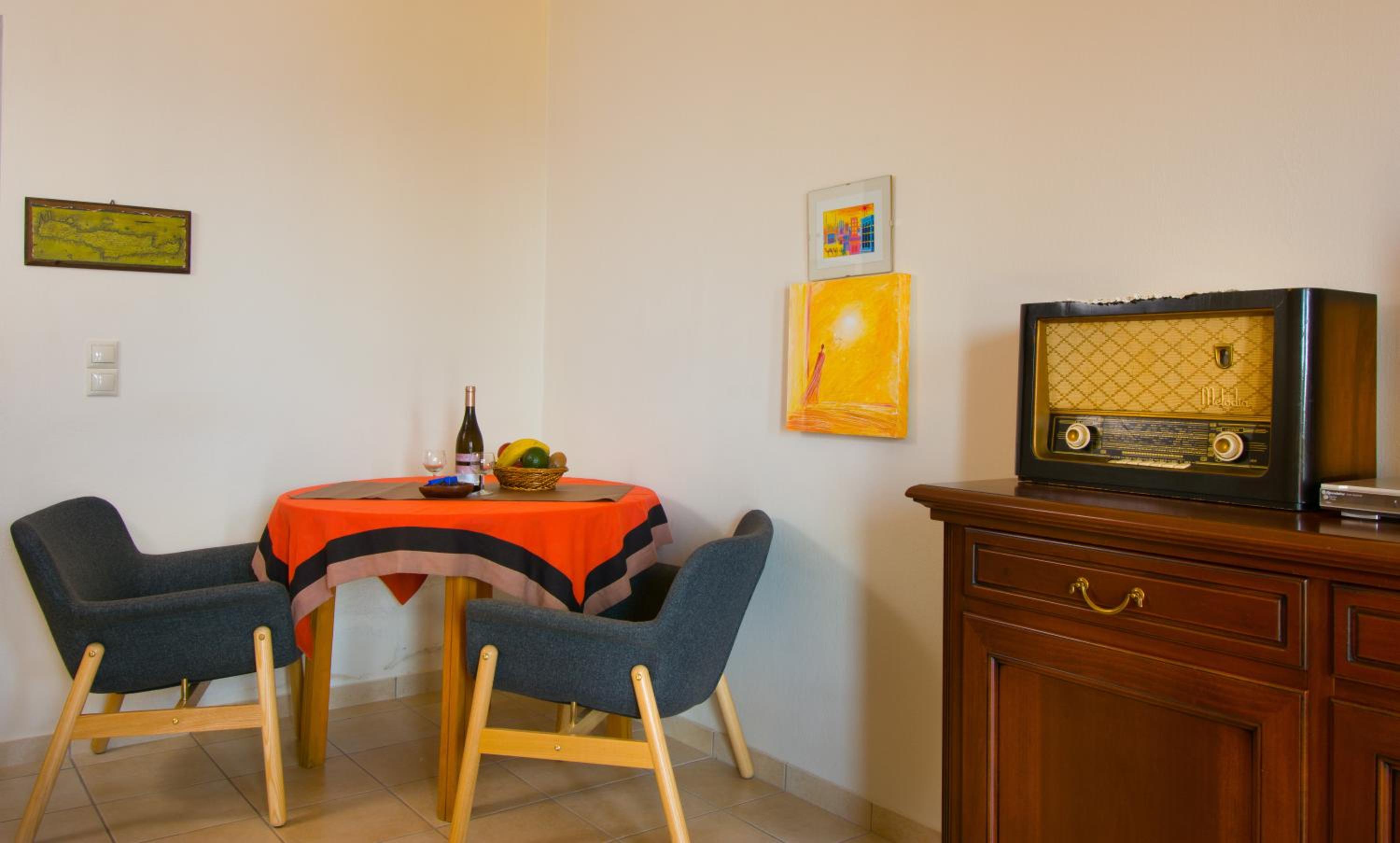 One-Bedroom House - Photo 7