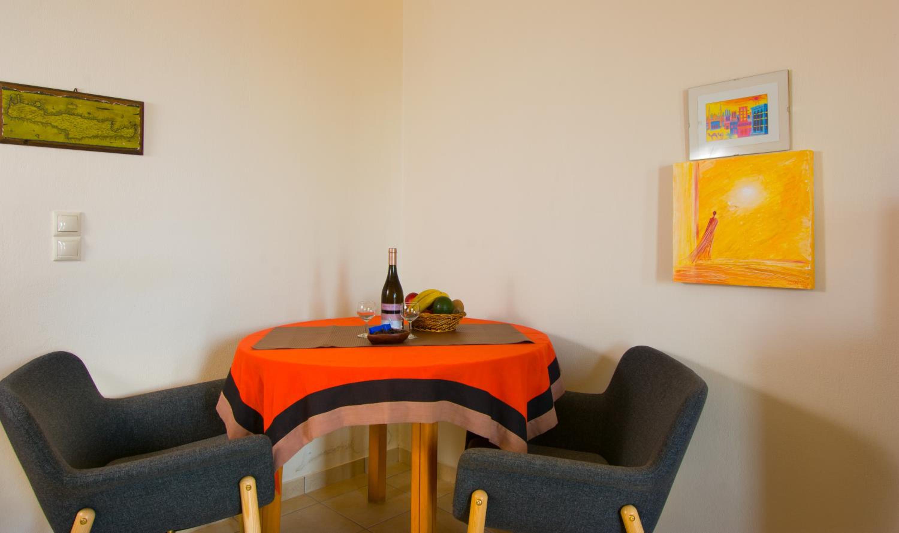One-Bedroom House - Photo 8