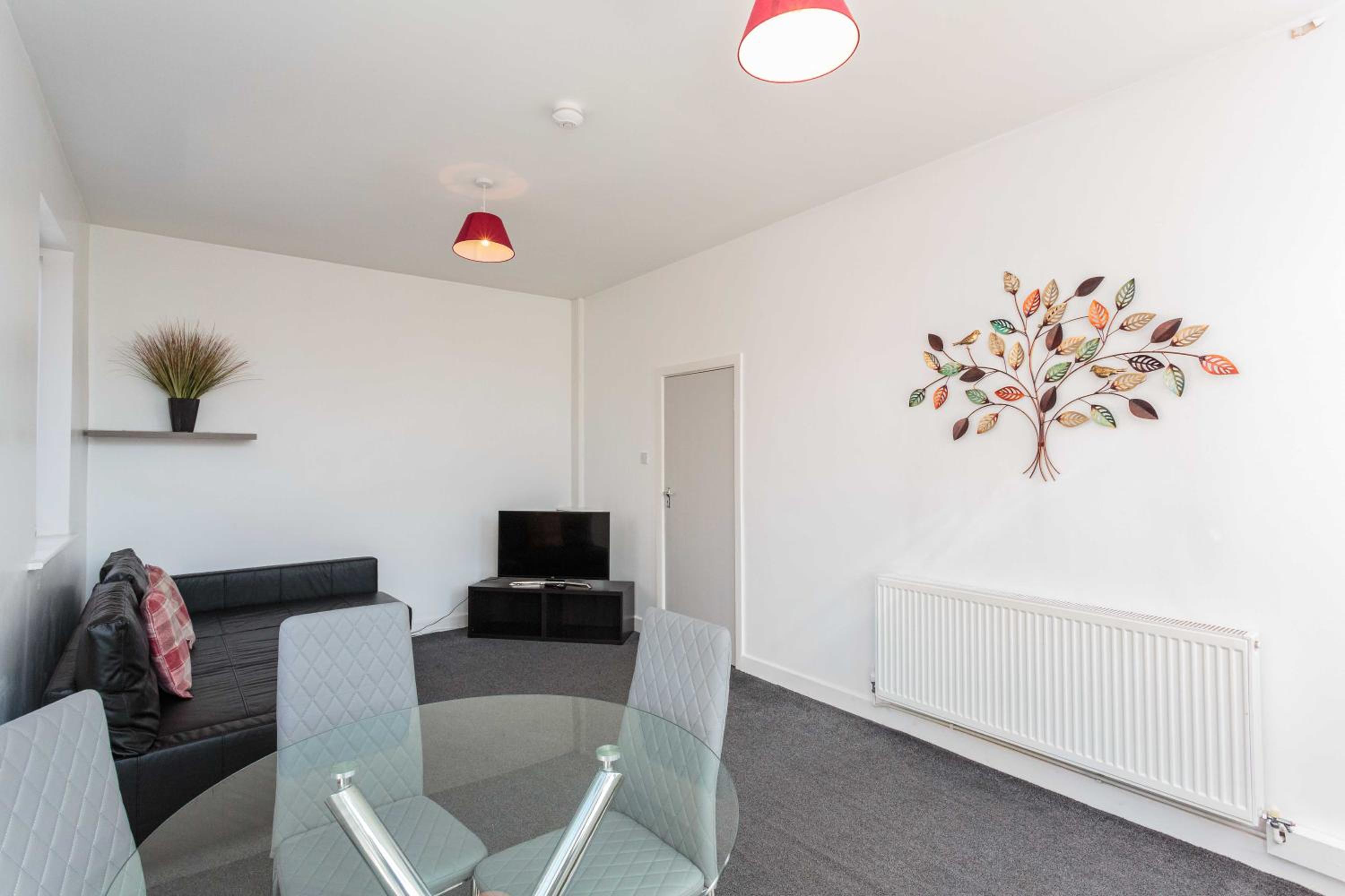 One-Bedroom Apartment - Photo 13