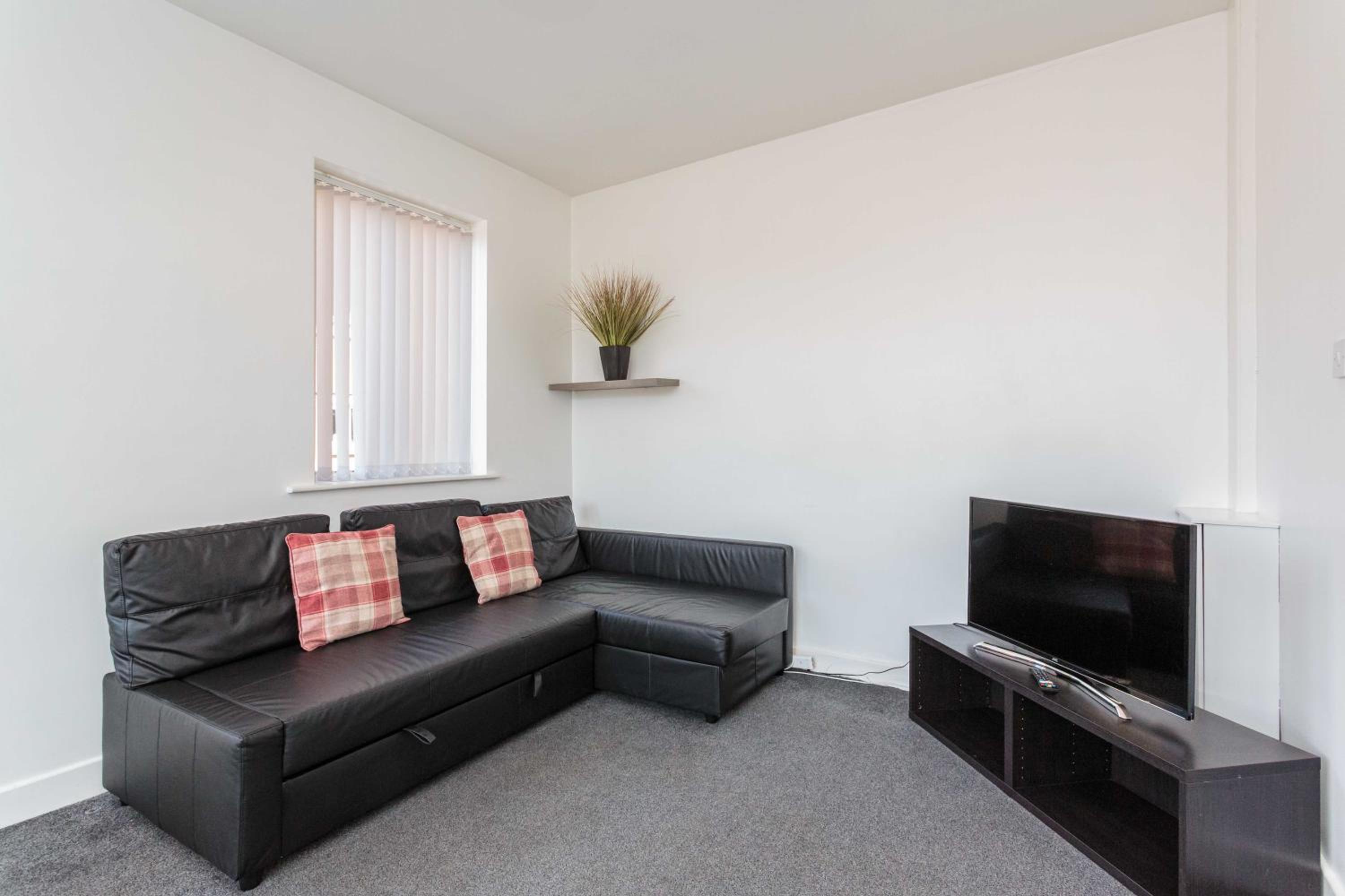 One-Bedroom Apartment - Photo 15