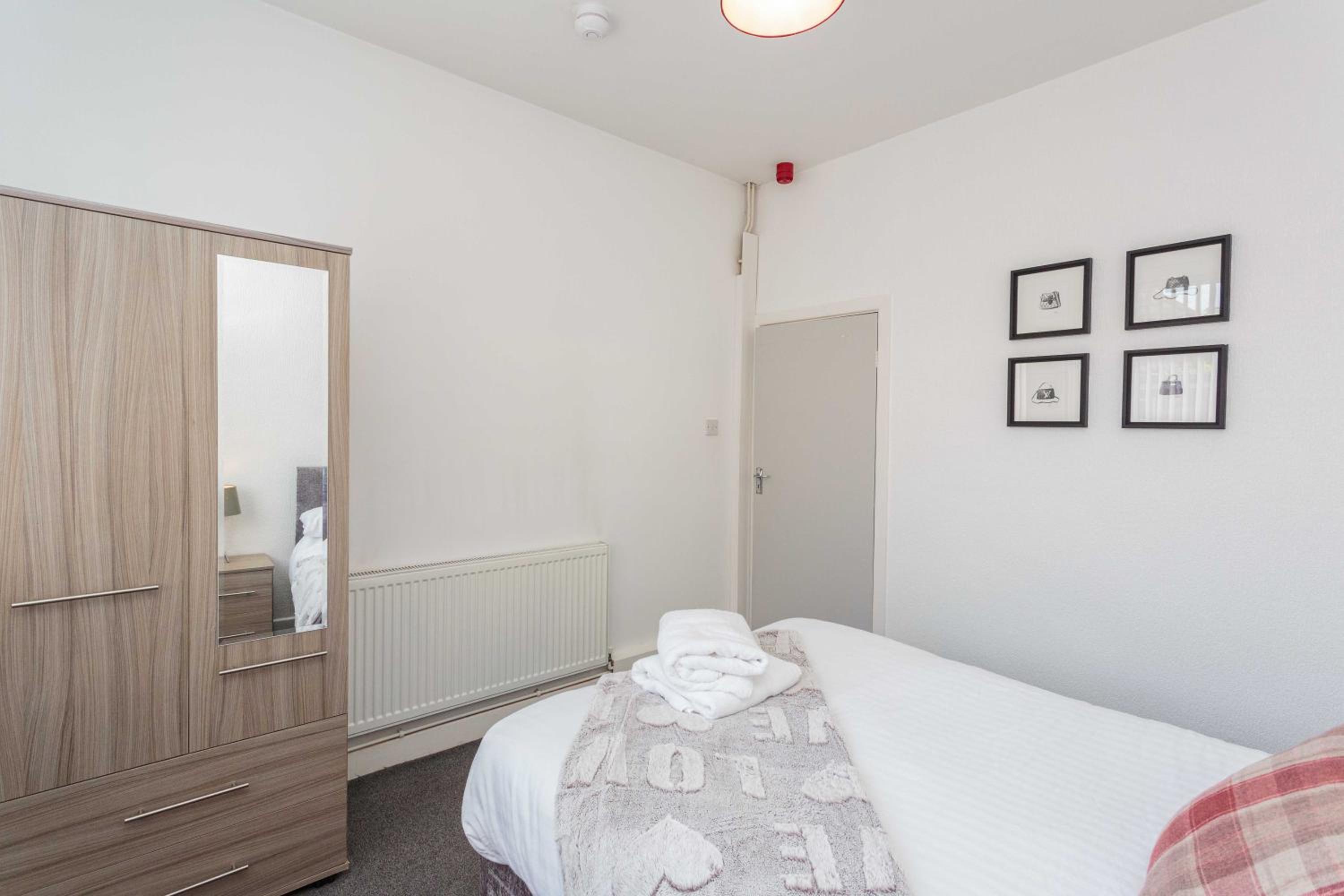 One-Bedroom Apartment - Photo 7