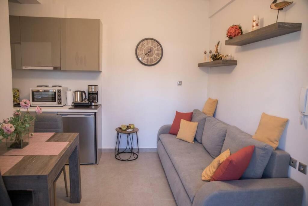 One-Bedroom Apartment - Photo 6