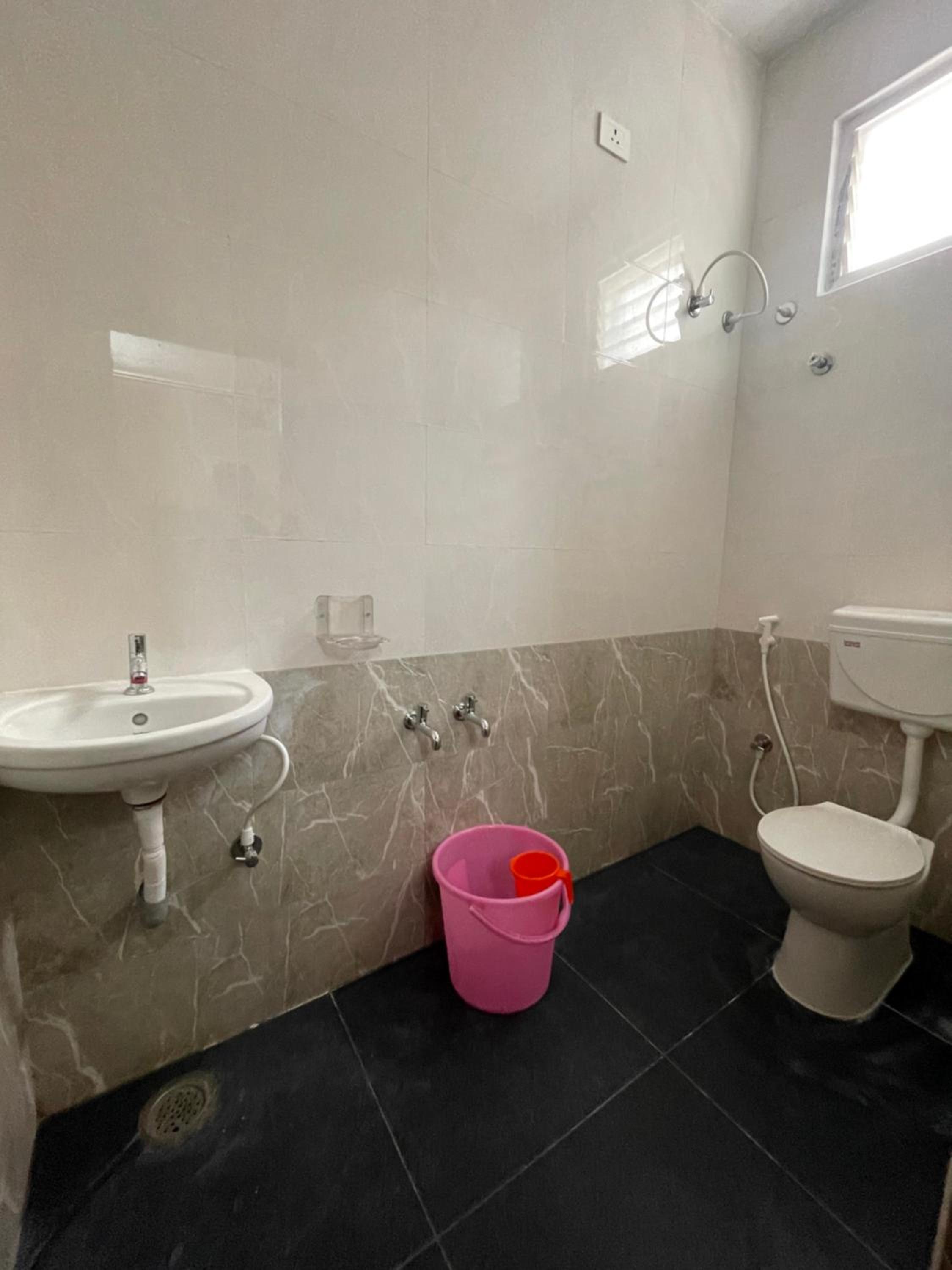 Budget Double Room - Photo 2