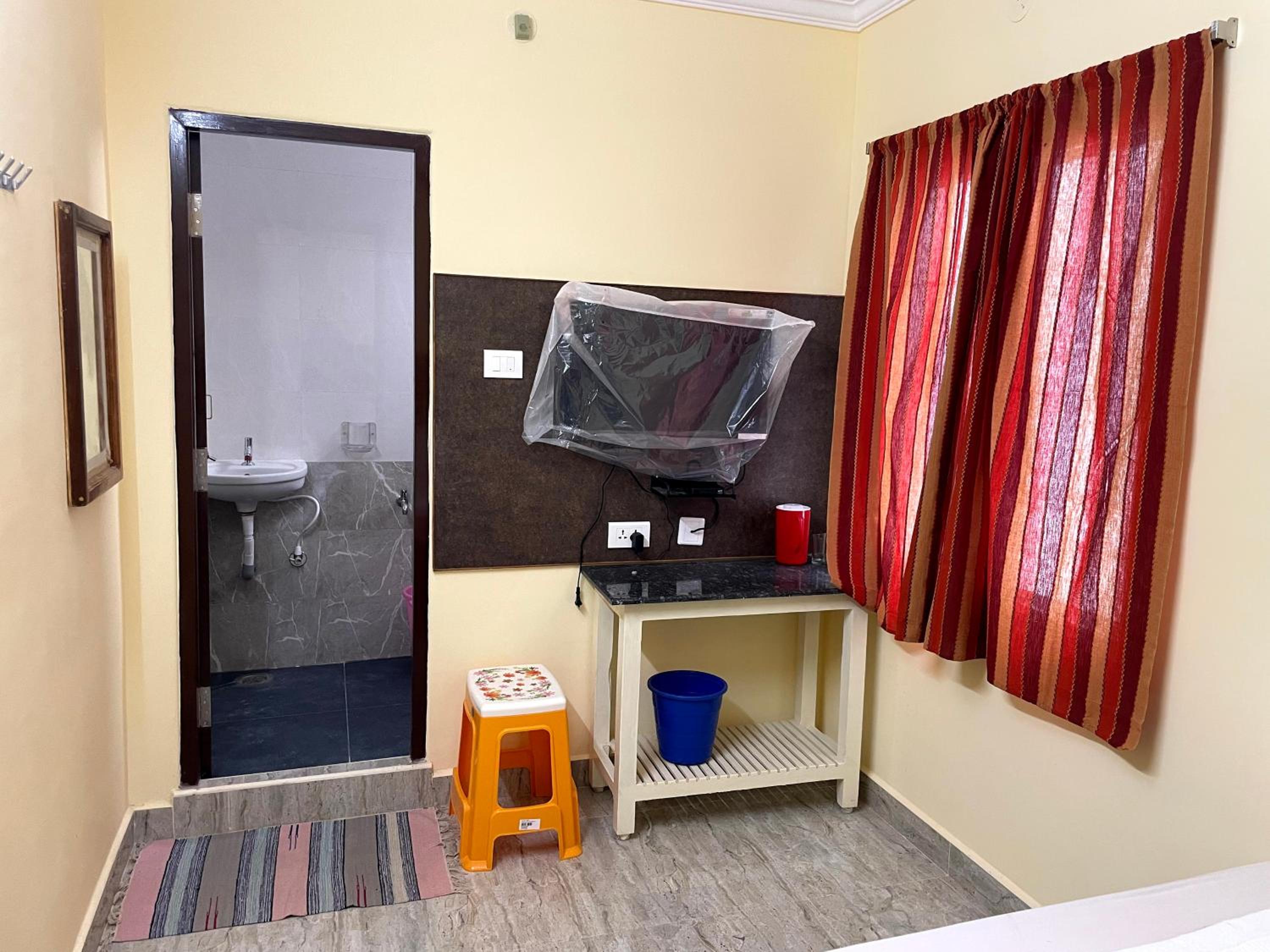 Budget Double Room - Photo 3