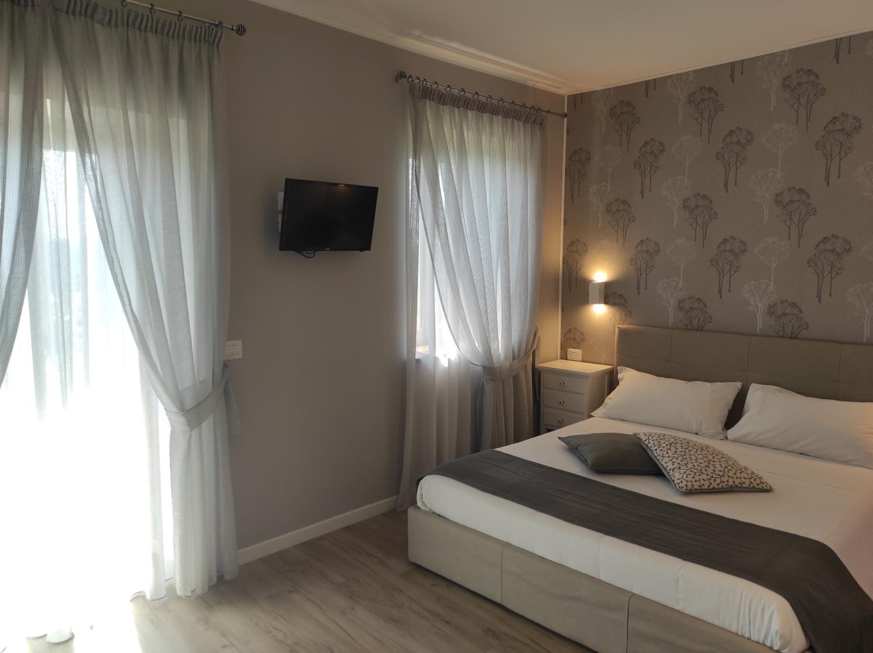 Triple Room with Private Bathroom - Photo 1