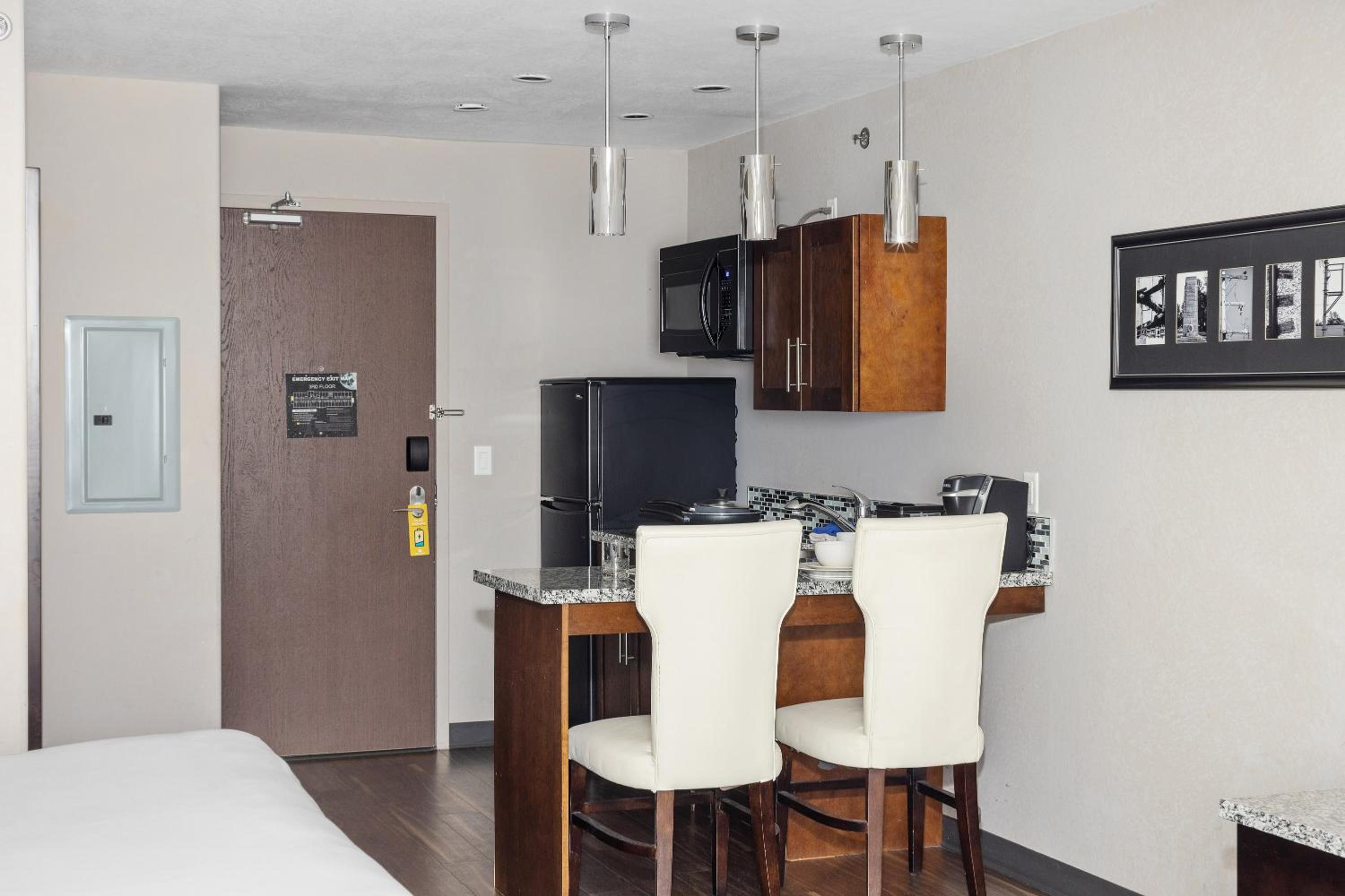 Queen Room - Disability Access photo 2