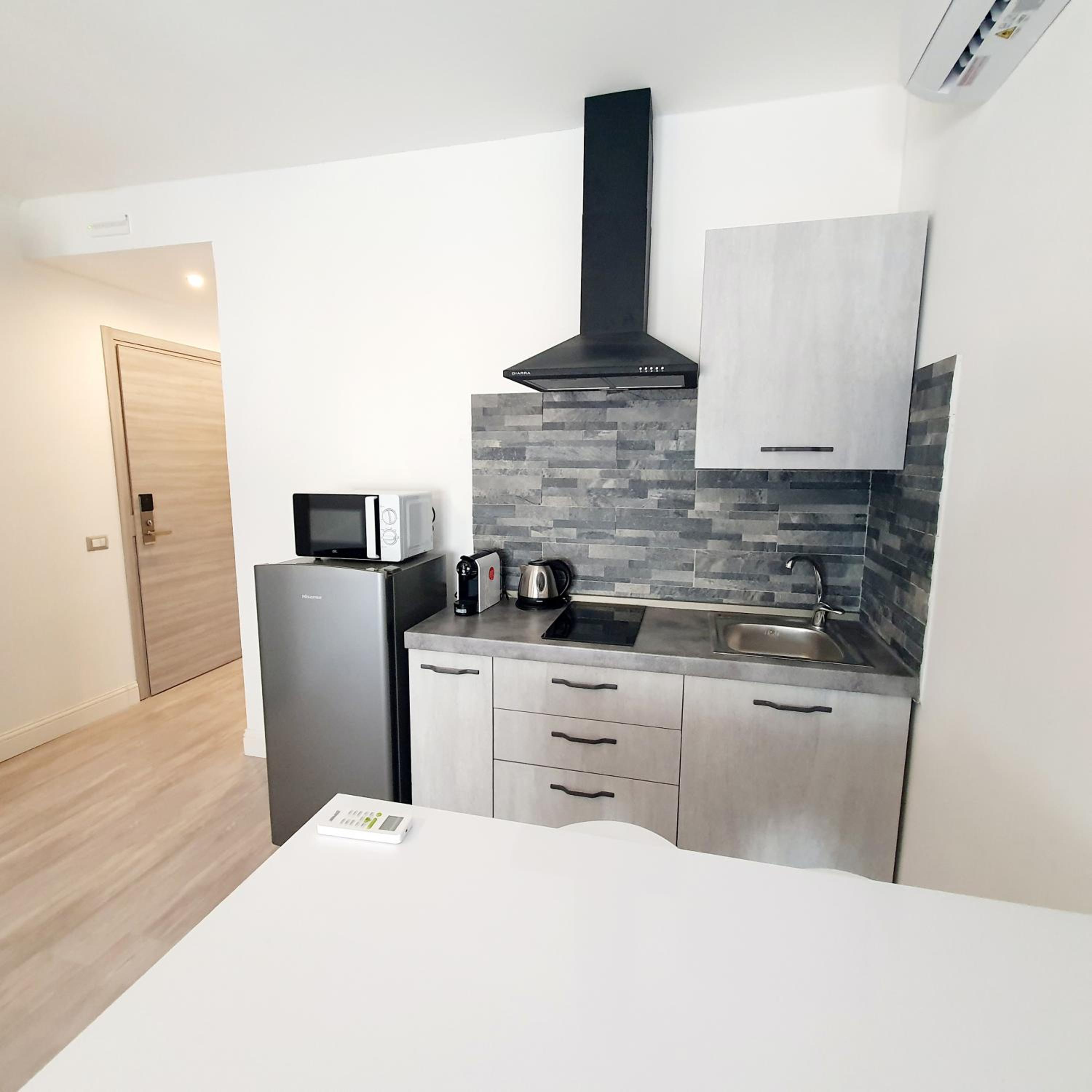 One-Bedroom Apartment - Photo 2