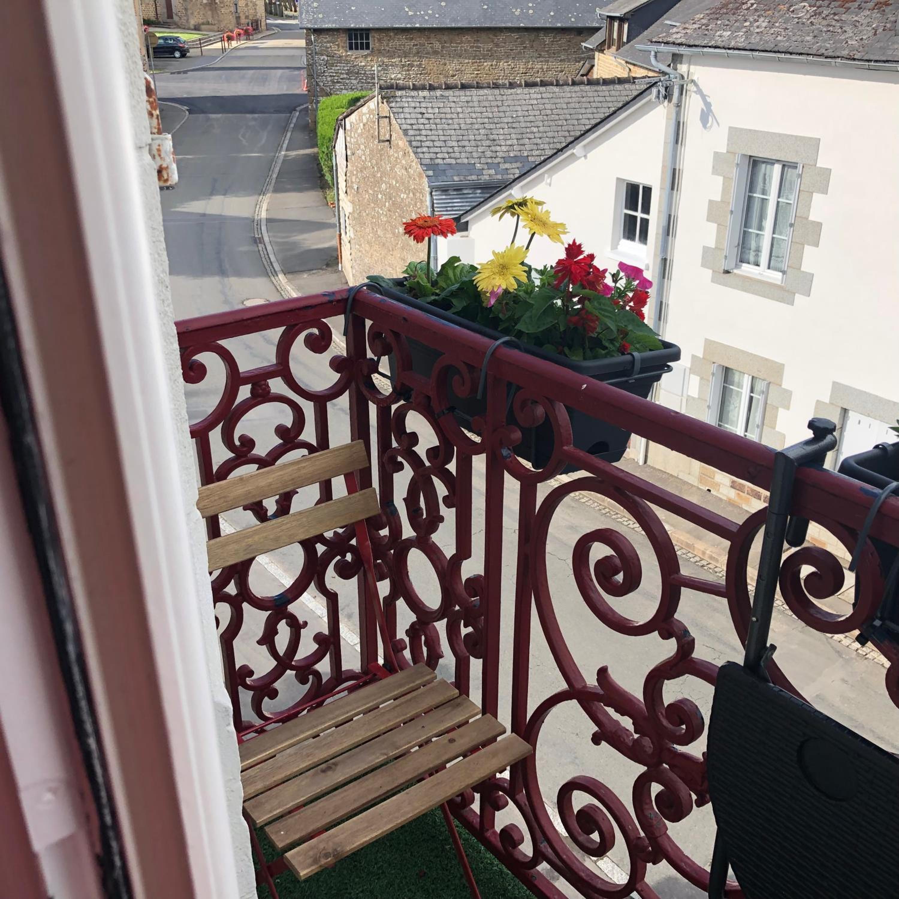King Room with Balcony - Photo 2