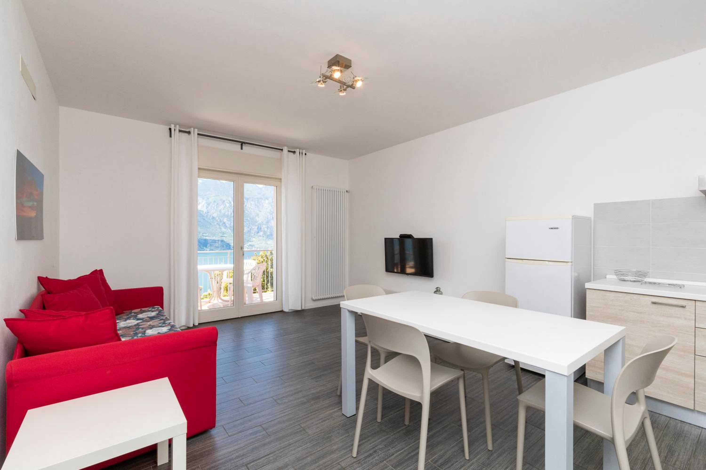 Apartment with Lake View