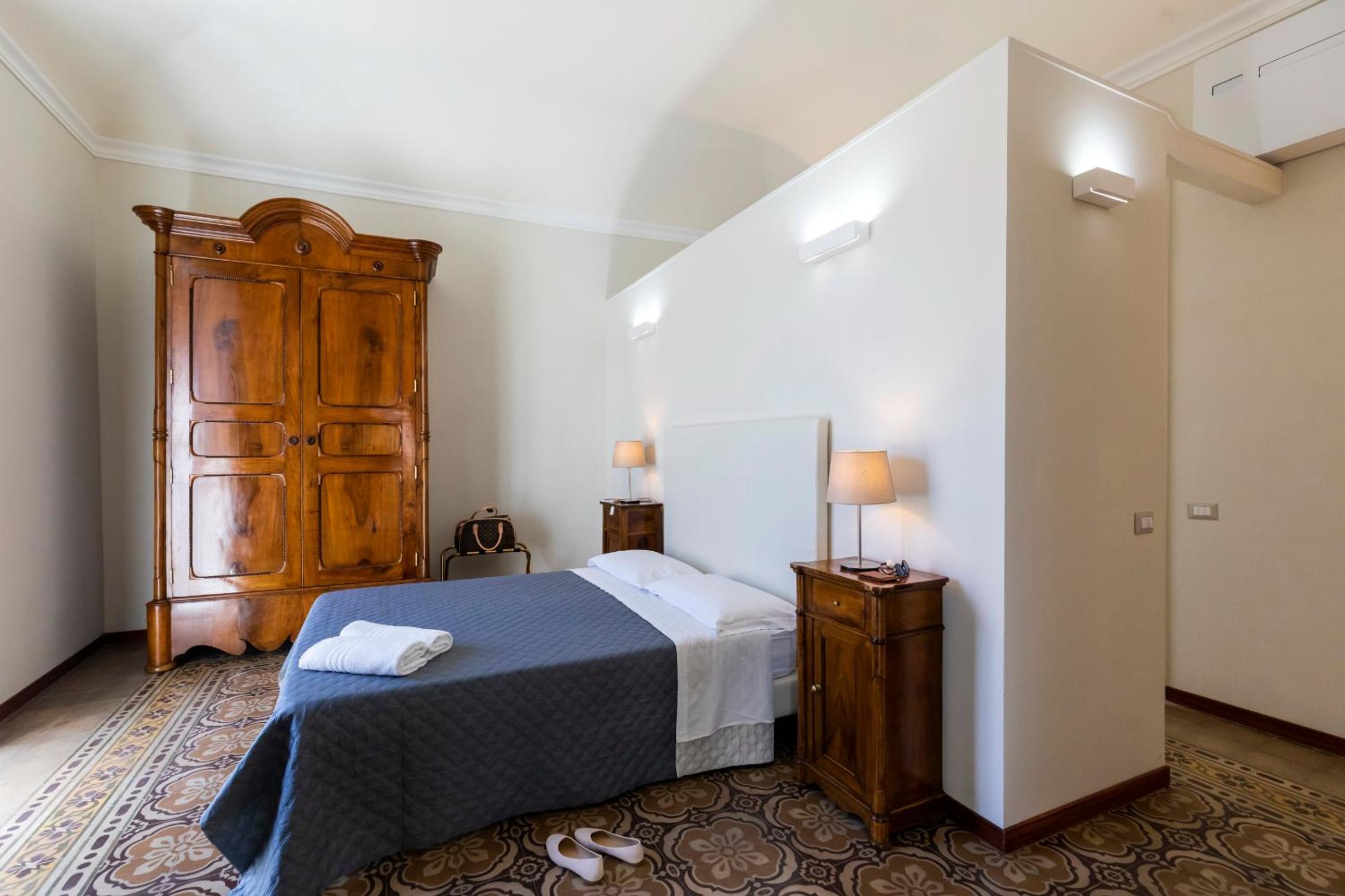 Junior Suite with Cathedral View photo 3