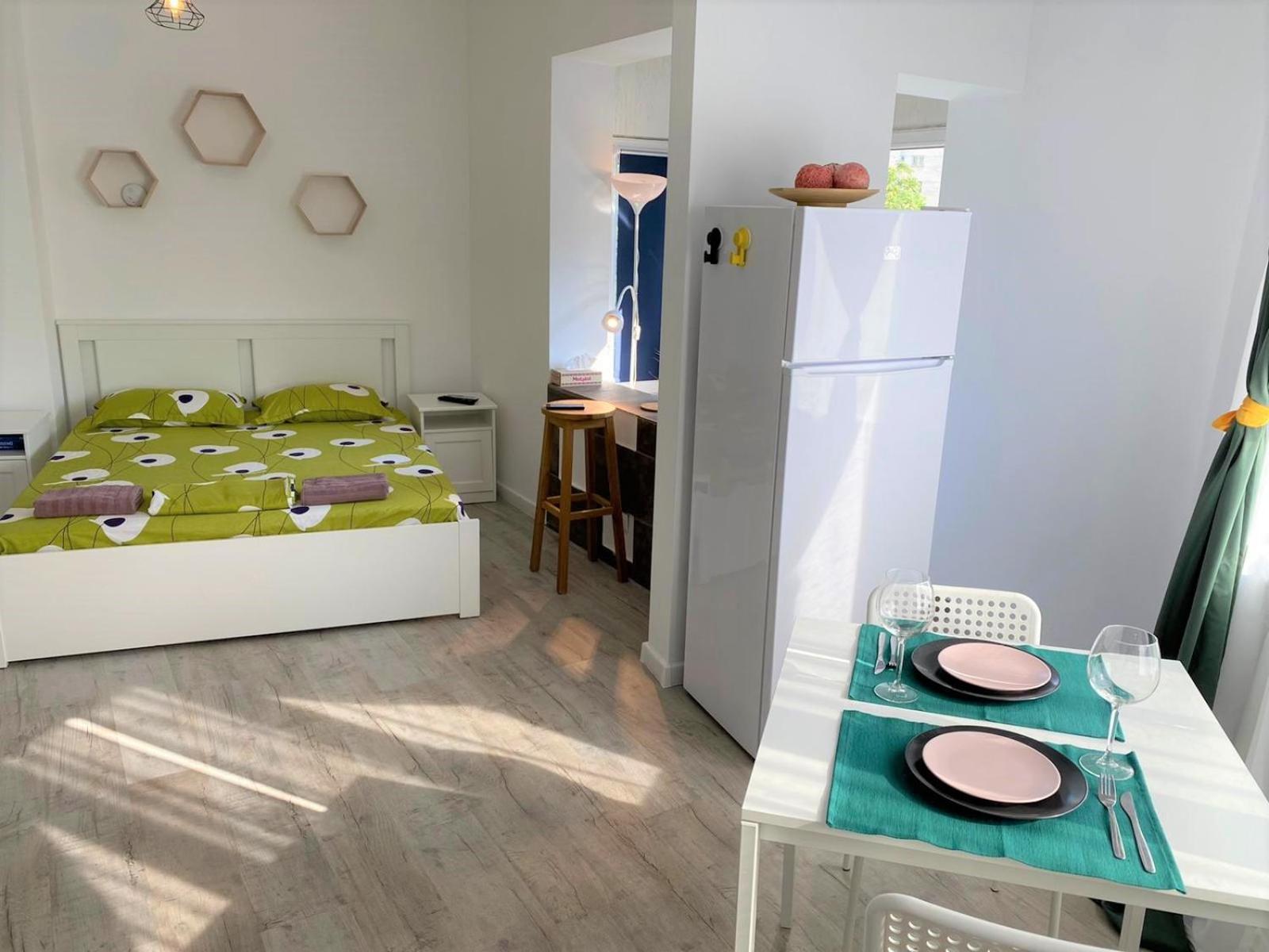 One-Bedroom Apartment - Photo 4