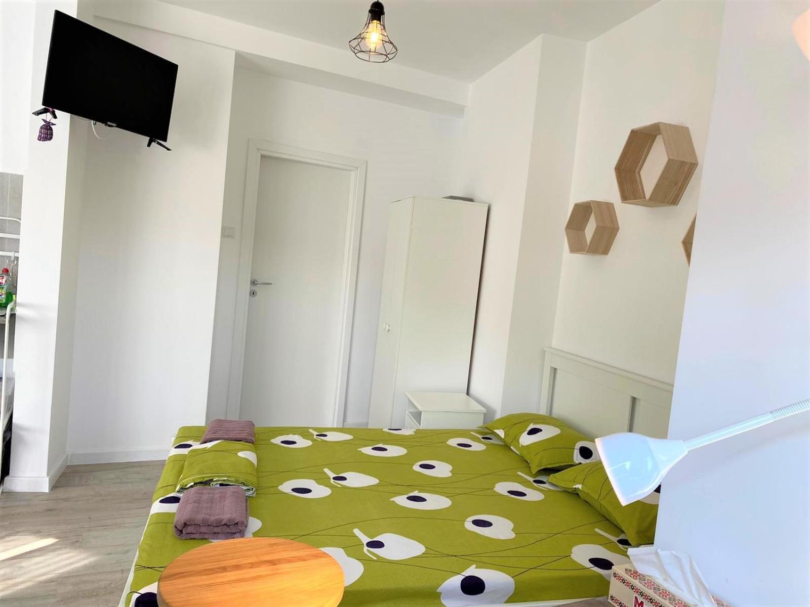 One-Bedroom Apartment - Photo 8
