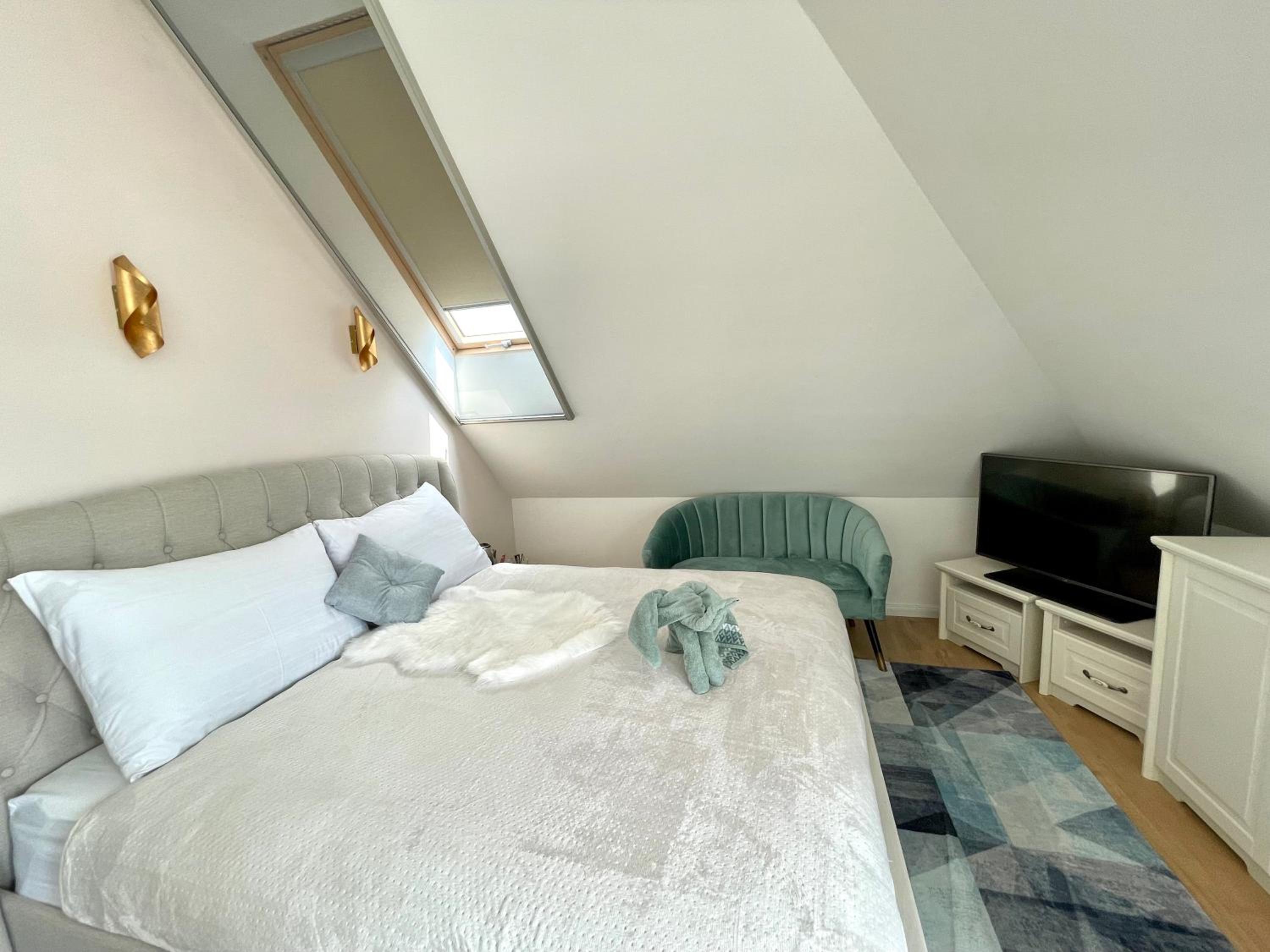 Deluxe Double Room with Balcony - Photo 5