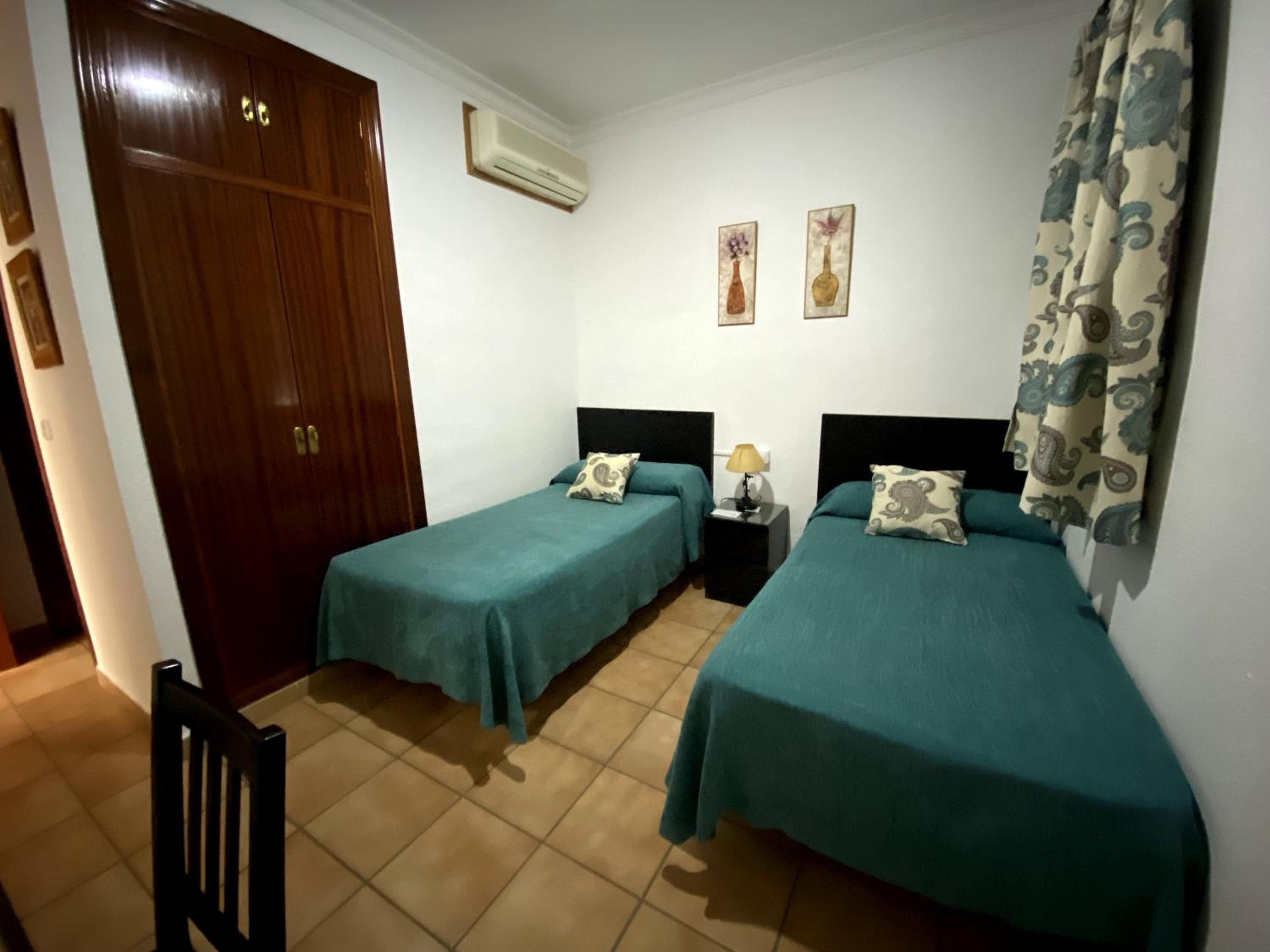 Twin Room - Photo 4