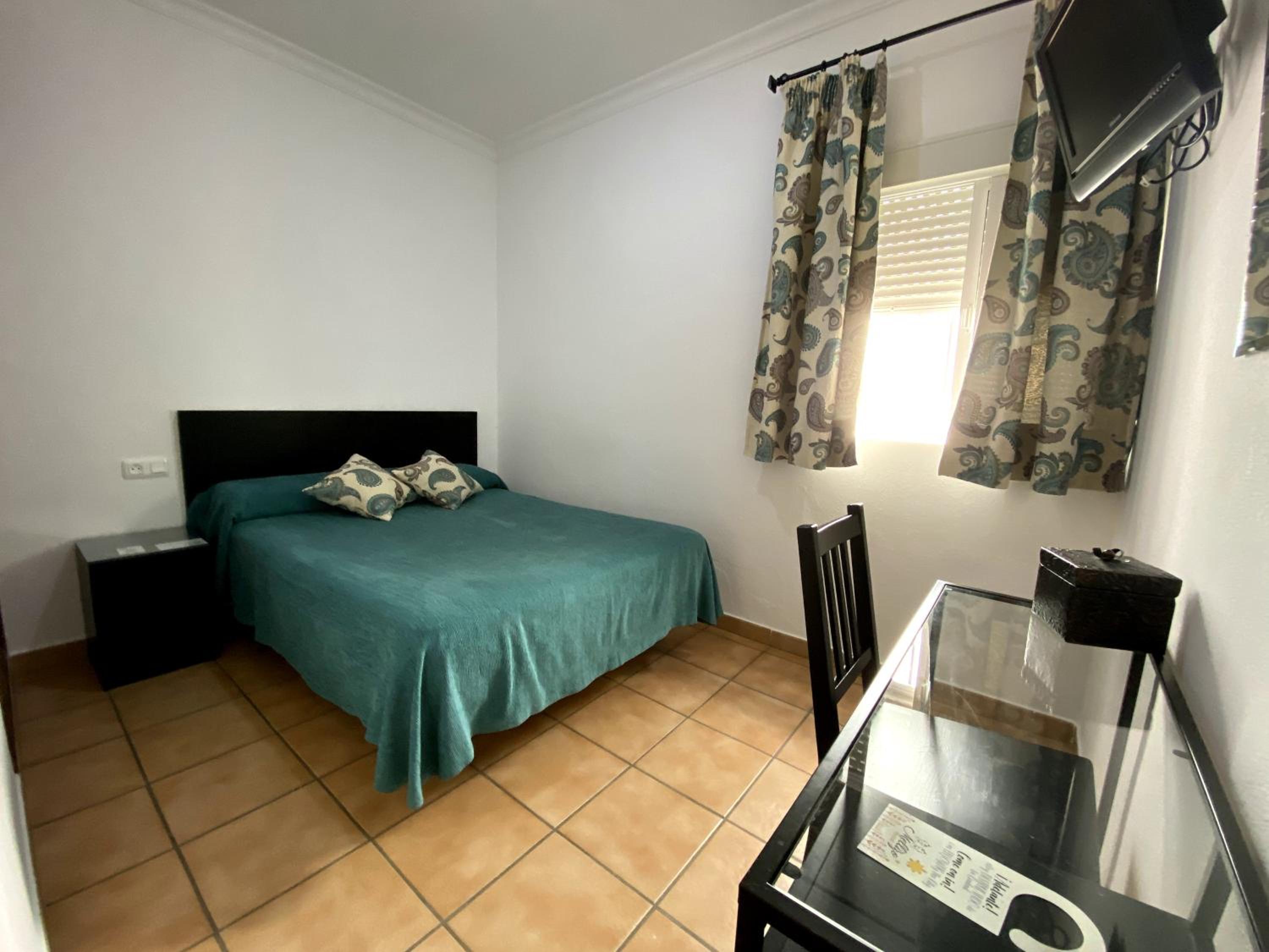 Double Room - Photo 7