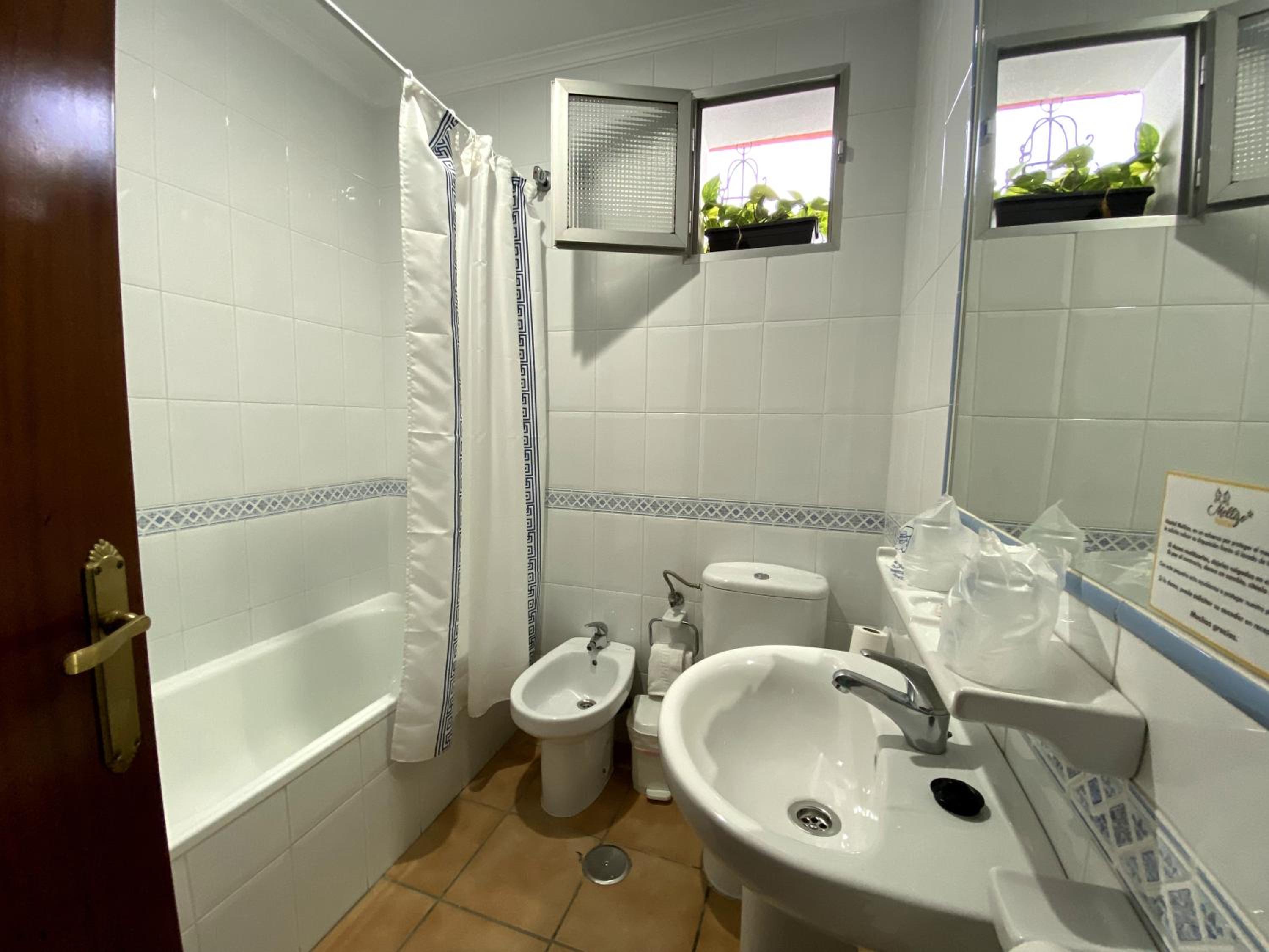 Triple Room - Photo 8