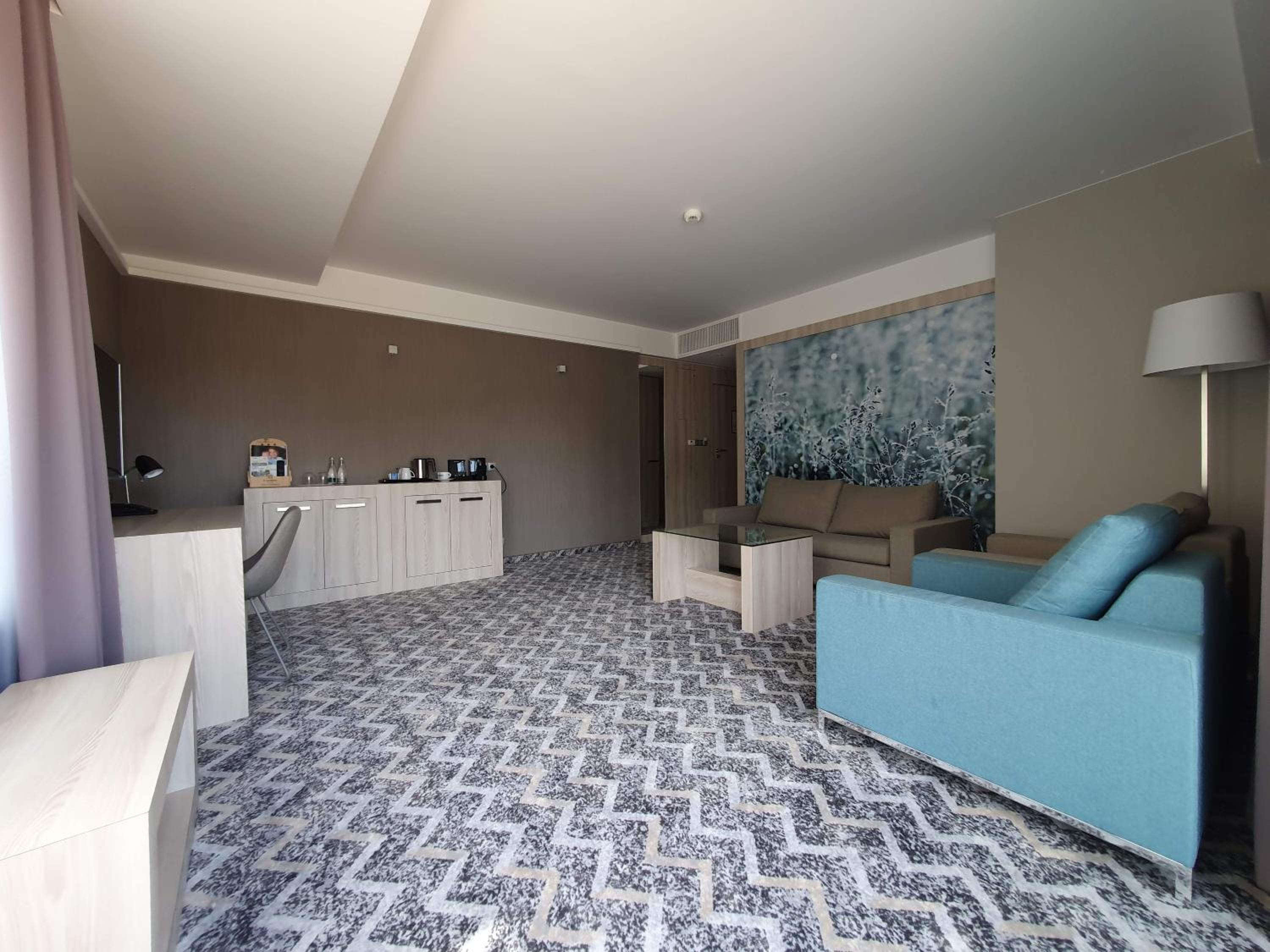 Deluxe Junior Suite - Photo 7