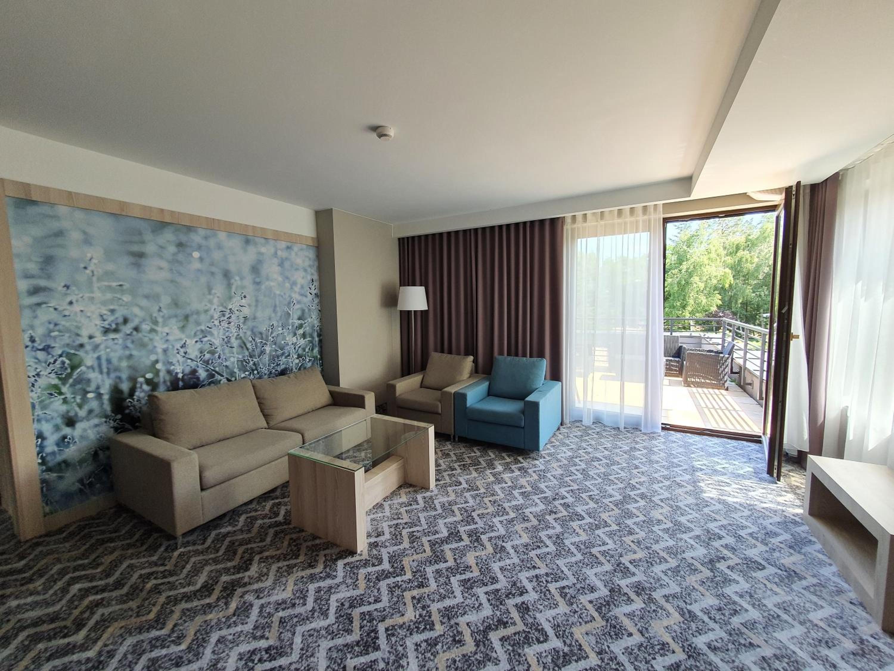 Deluxe Junior Suite - Photo 2