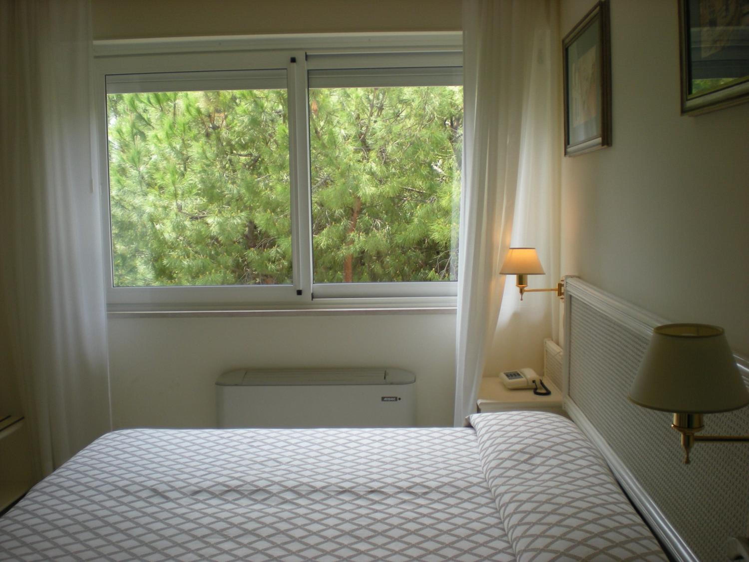 Double Room with garden View - Photo 3
