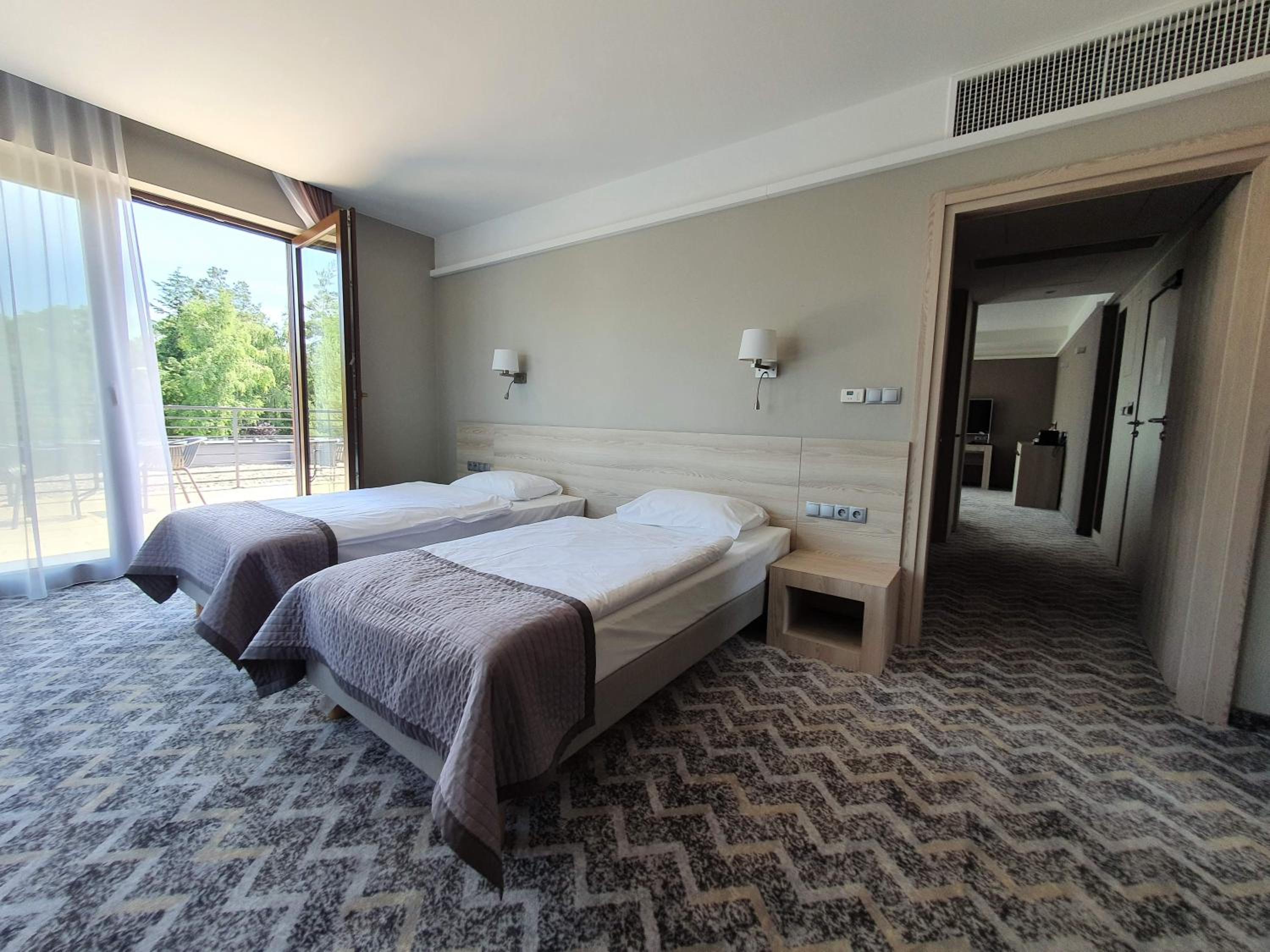 Deluxe Junior Suite - Photo 5