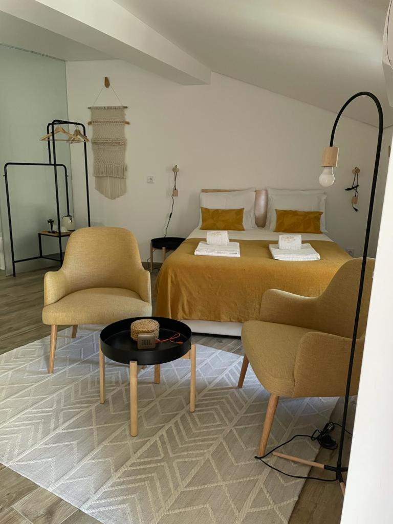One-Bedroom Apartment - Photo 2