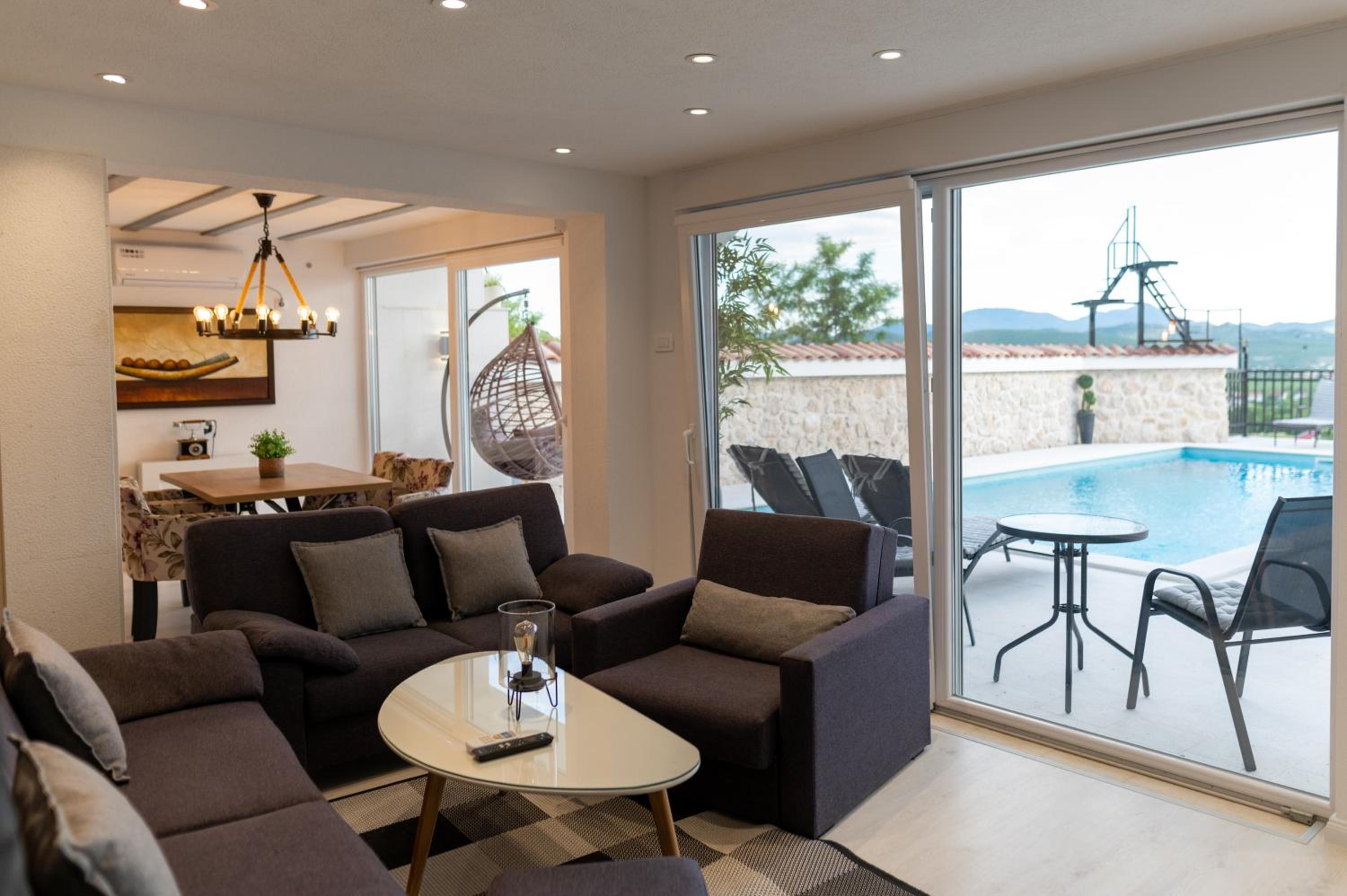 Villa photo 1
