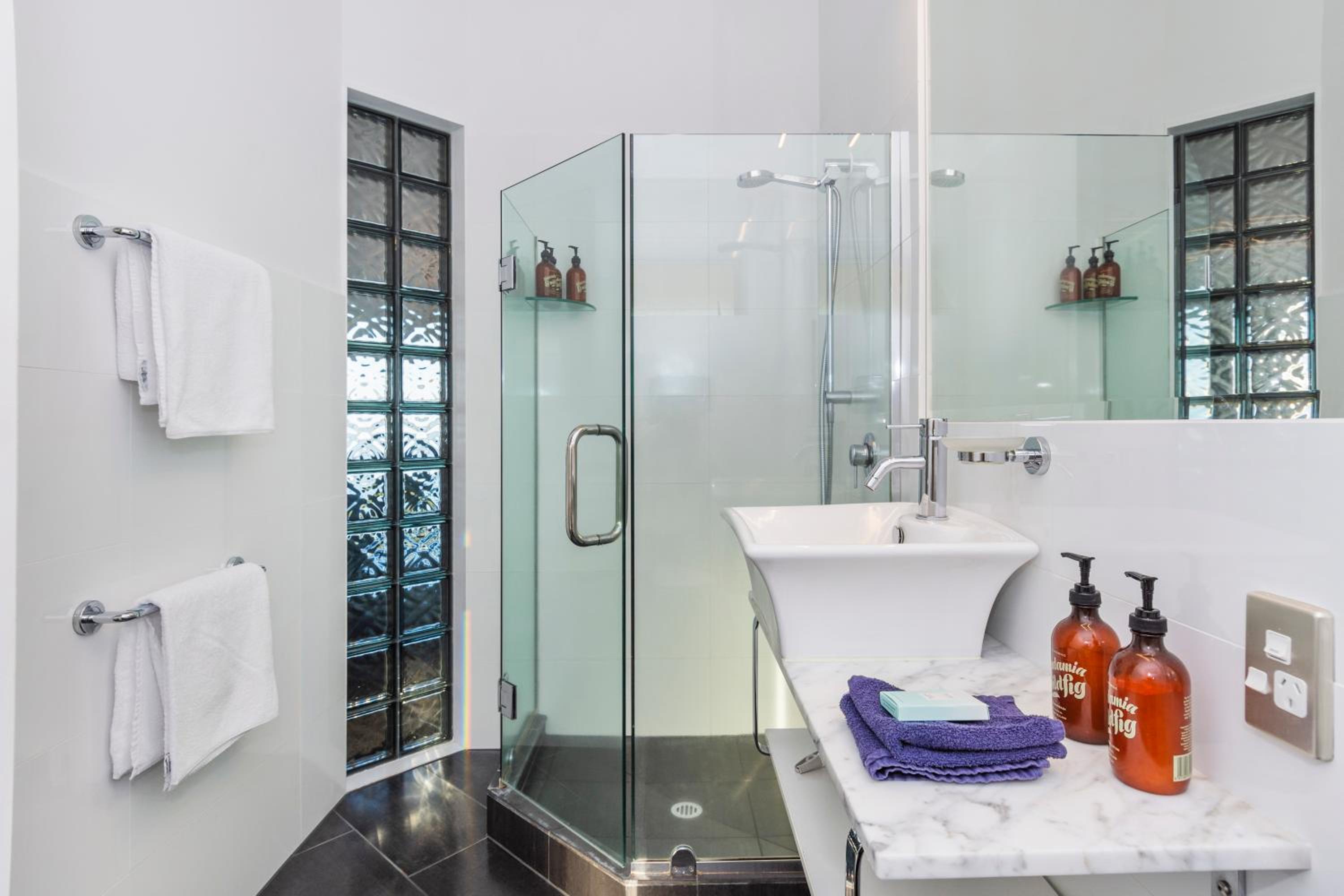 Executive King Suite - Water Front - Photo 6