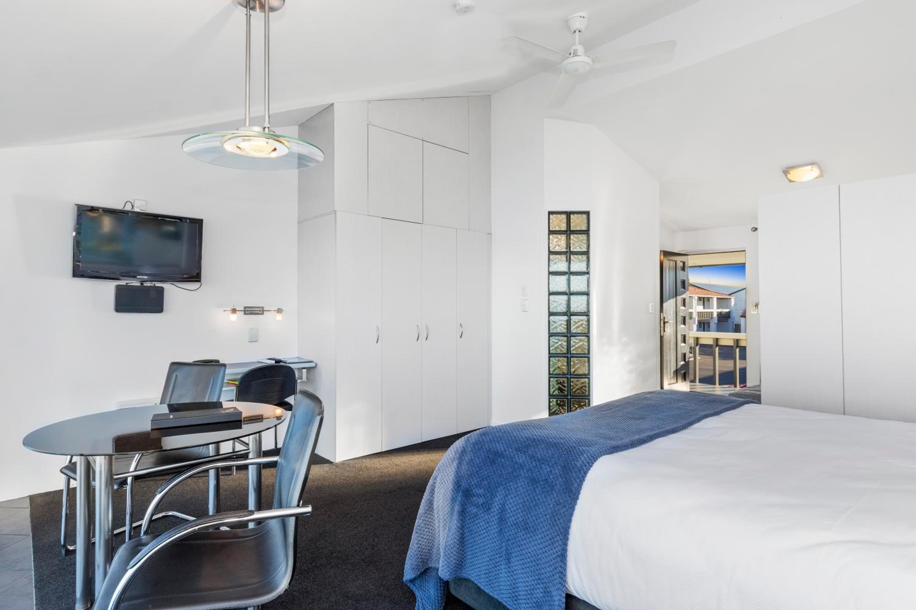 Executive King Suite - Water Front - Photo 4