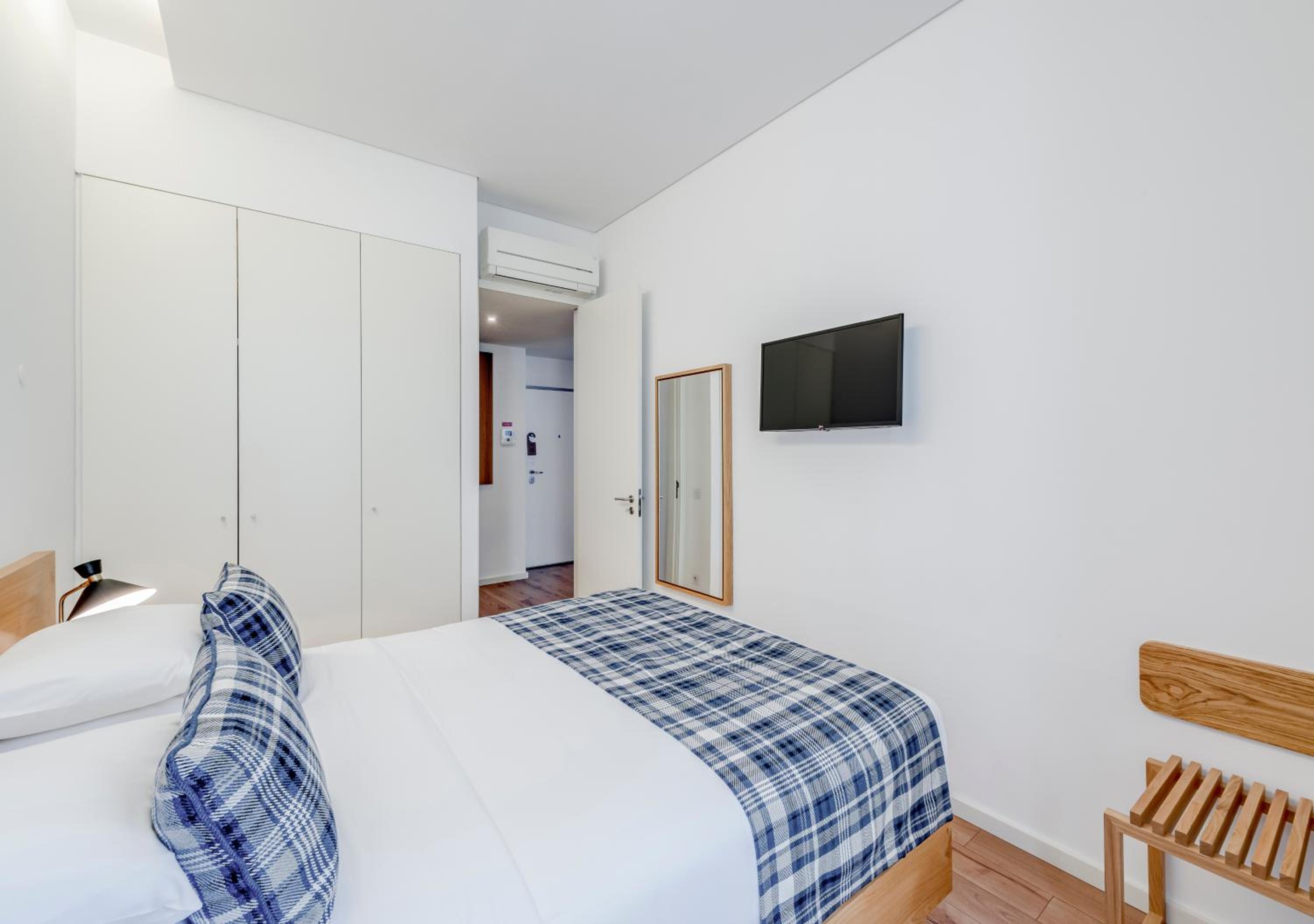 Standard One-Bedroom Apartment - Photo 9