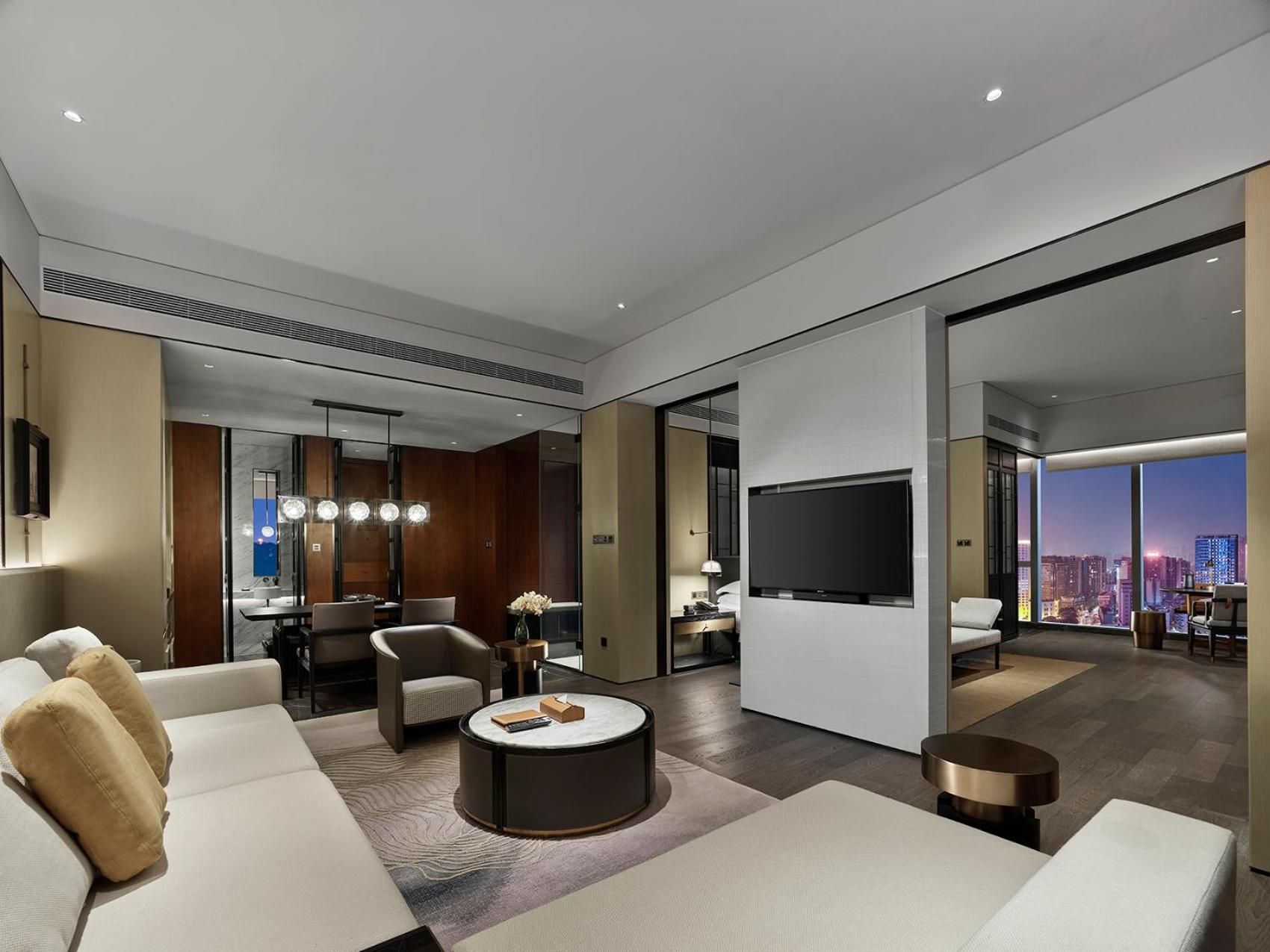 One-Bedroom Suite with Dining Area - Photo 6