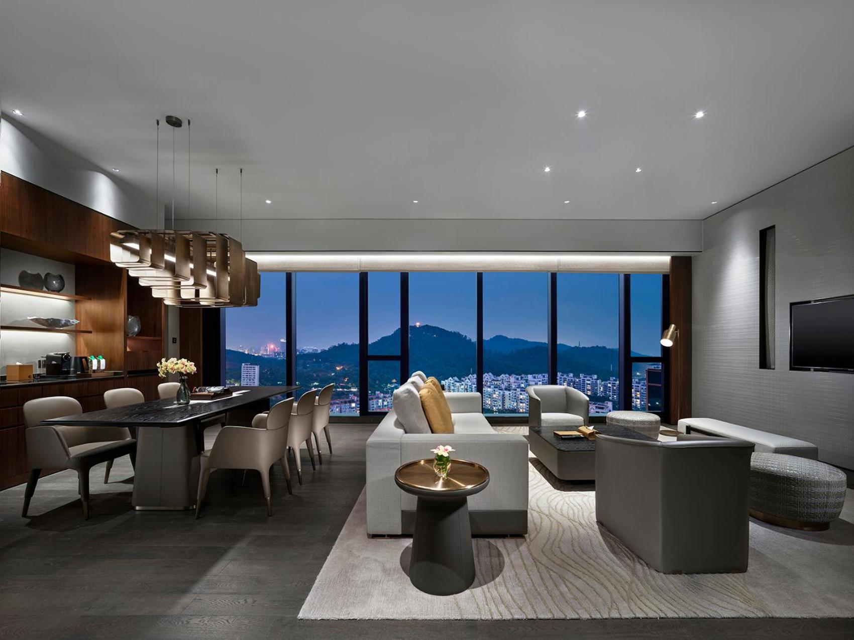 One-Bedroom Suite with Mountain View - Photo 1