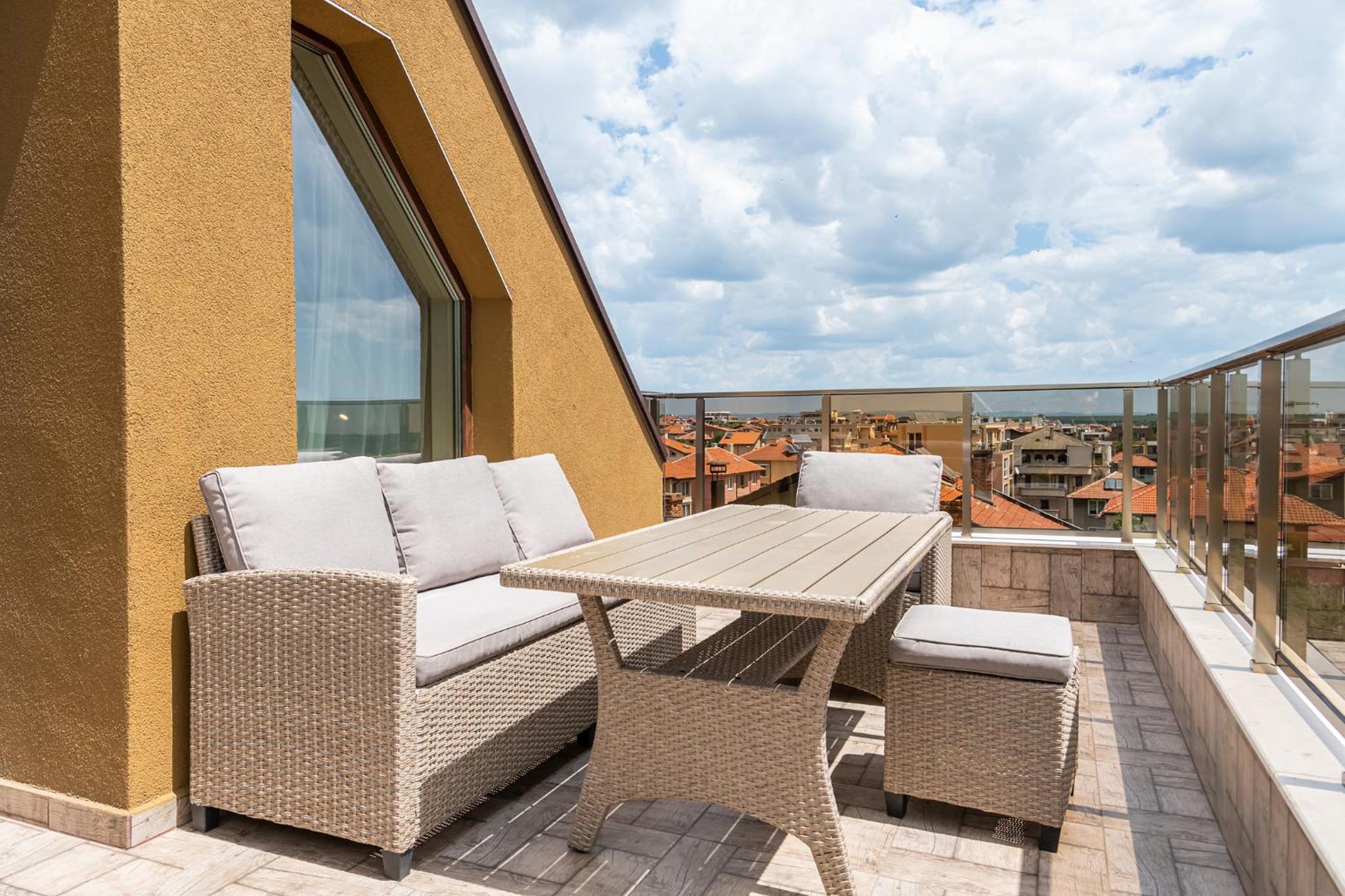 Apartment with Sea View - Photo 7