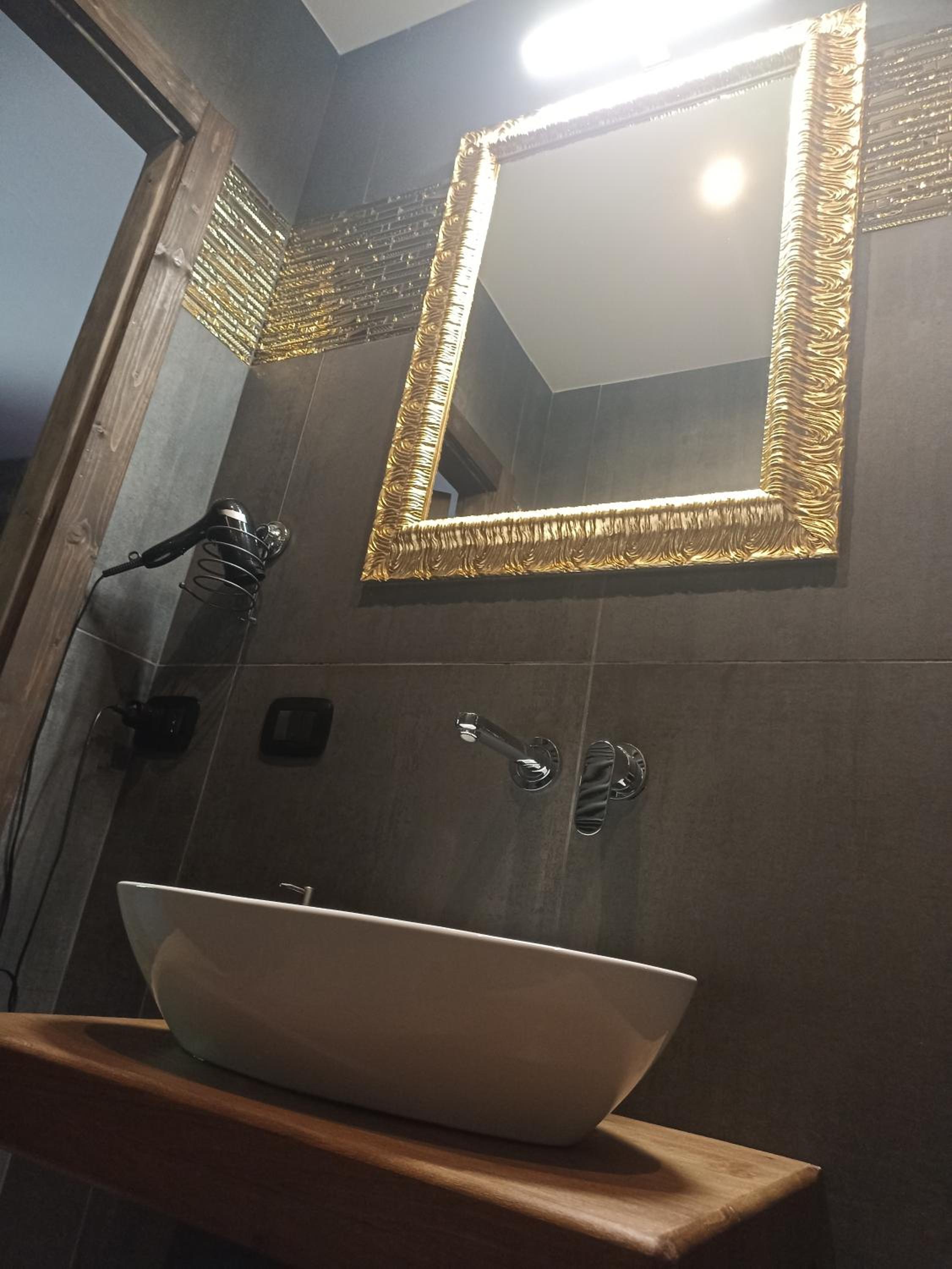 Deluxe King Room photo 2
