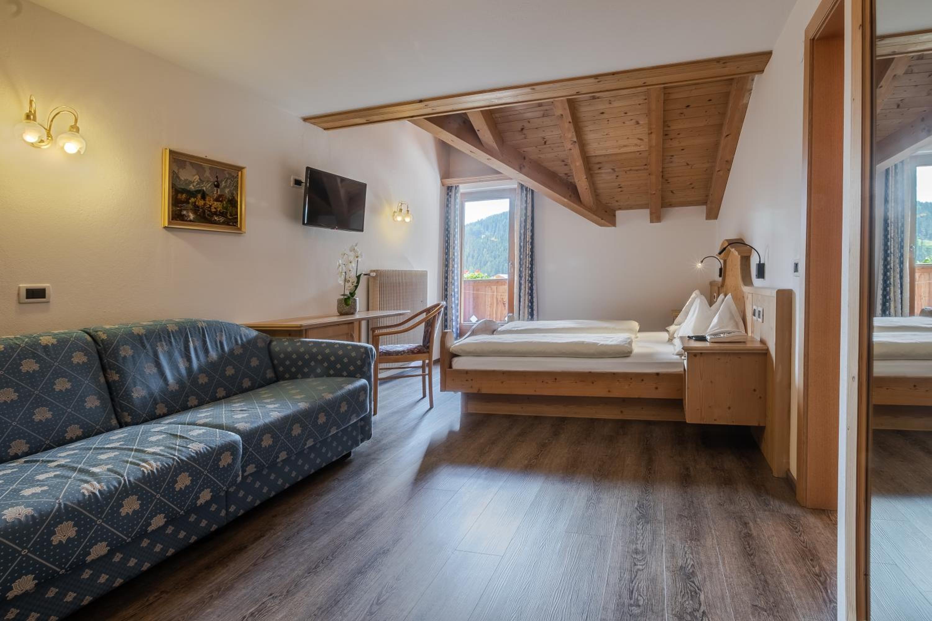 Superior Triple Room photo 2