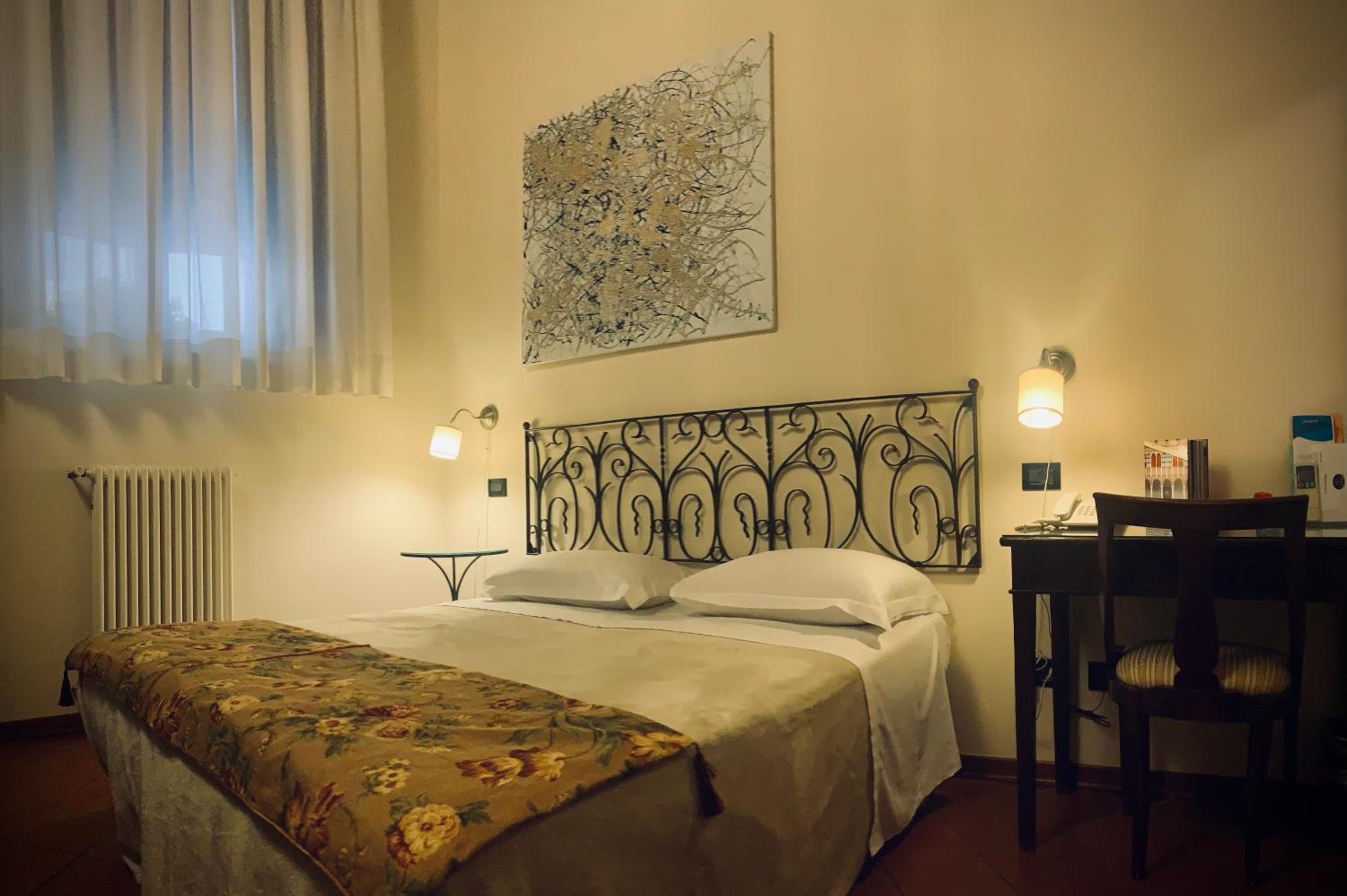 Economy Double Room with French bed - Photo 2