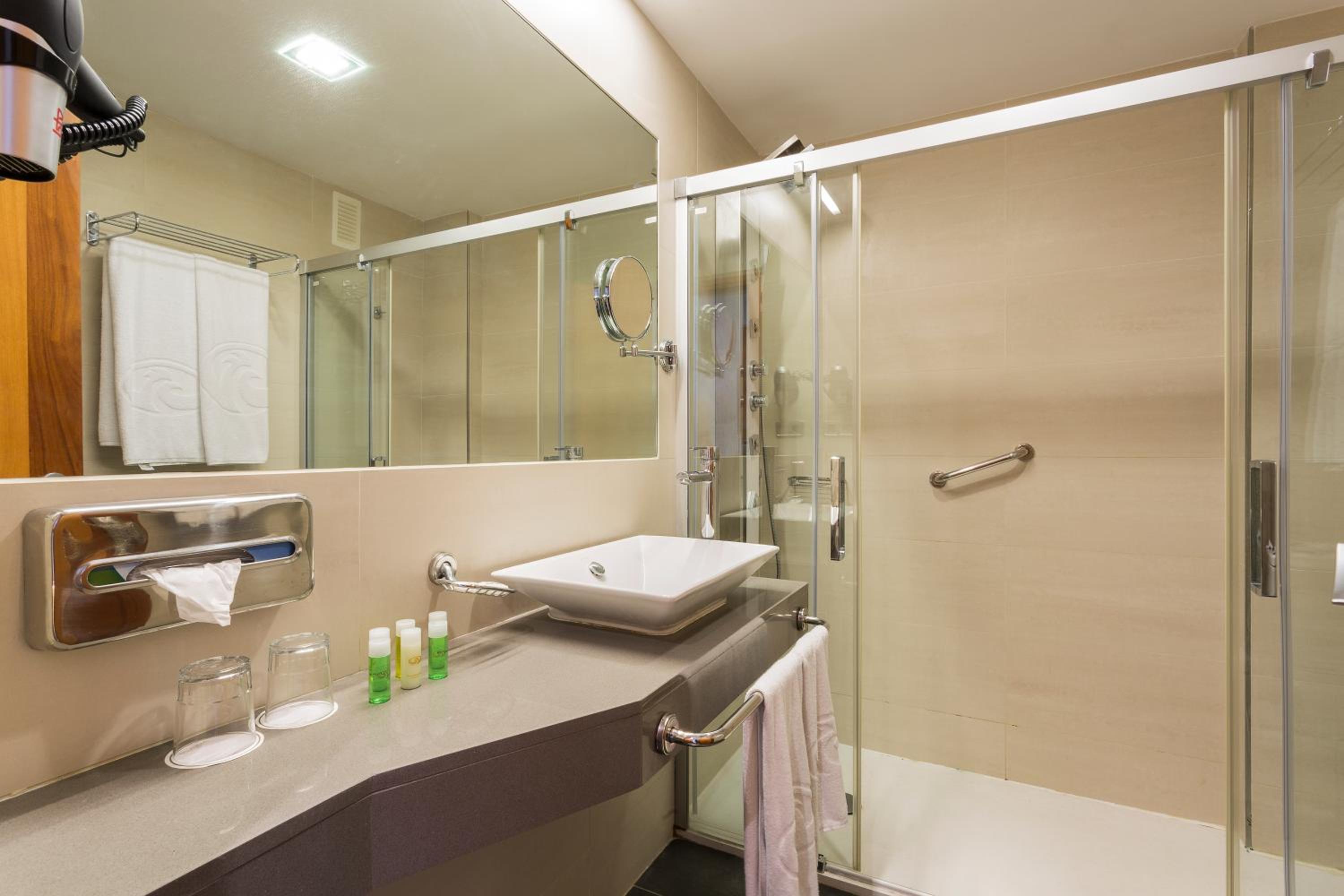 Deluxe Double Room with Beach View photo 3